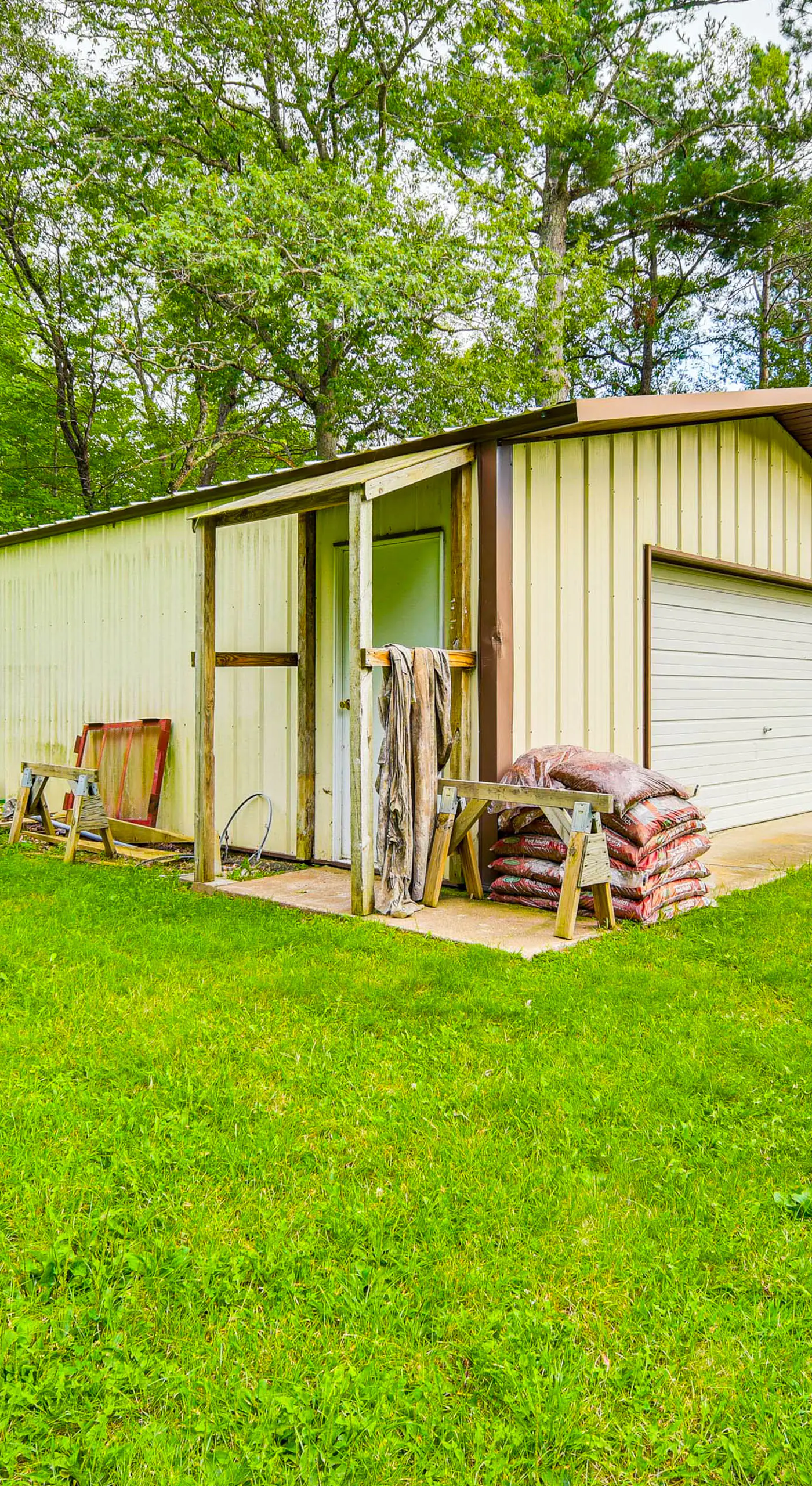 Hayward Home w/ Private Deck, Fire Pit & Kayak!