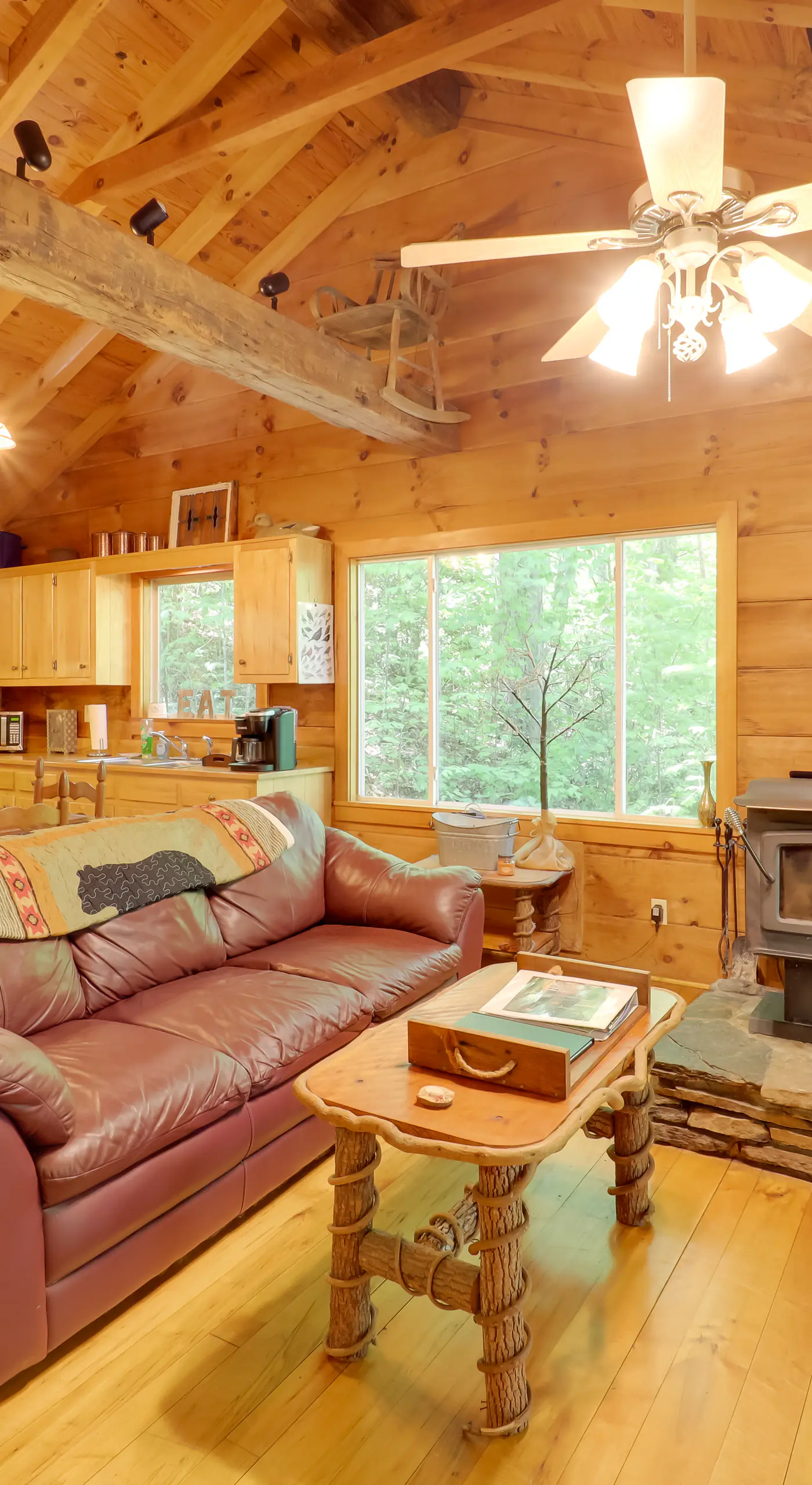 Hot Tub & Trail Access: 92-Acre Retreat in Marion!