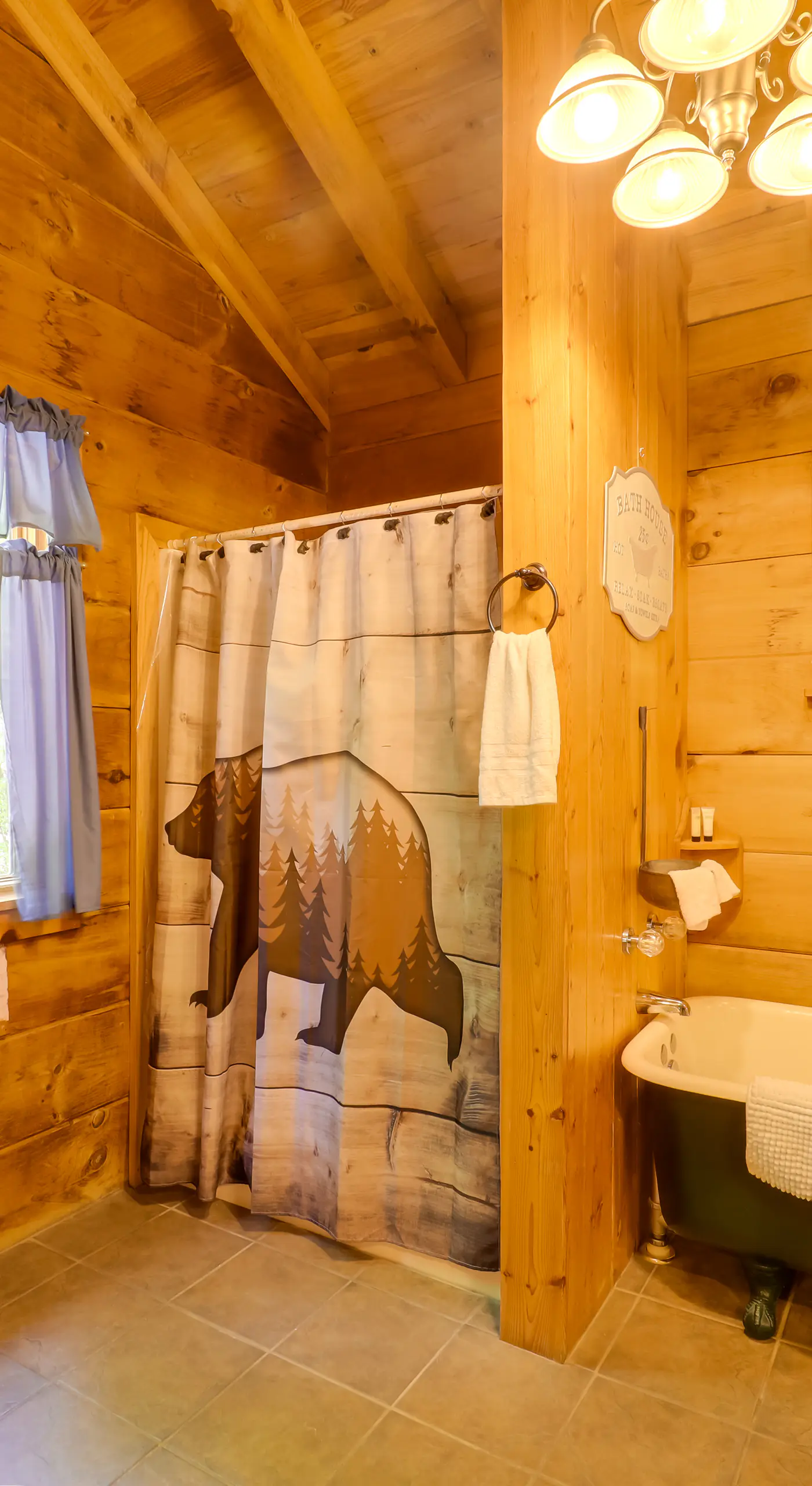 Hot Tub & Trail Access: 92-Acre Retreat in Marion!