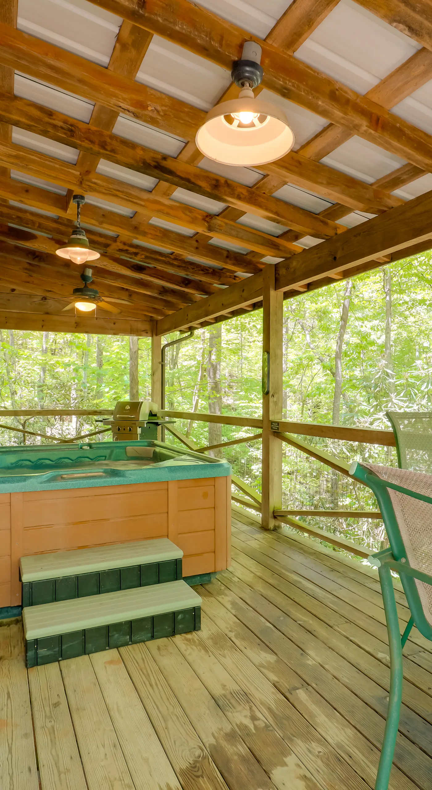 Hot Tub & Trail Access: 92-Acre Retreat in Marion!