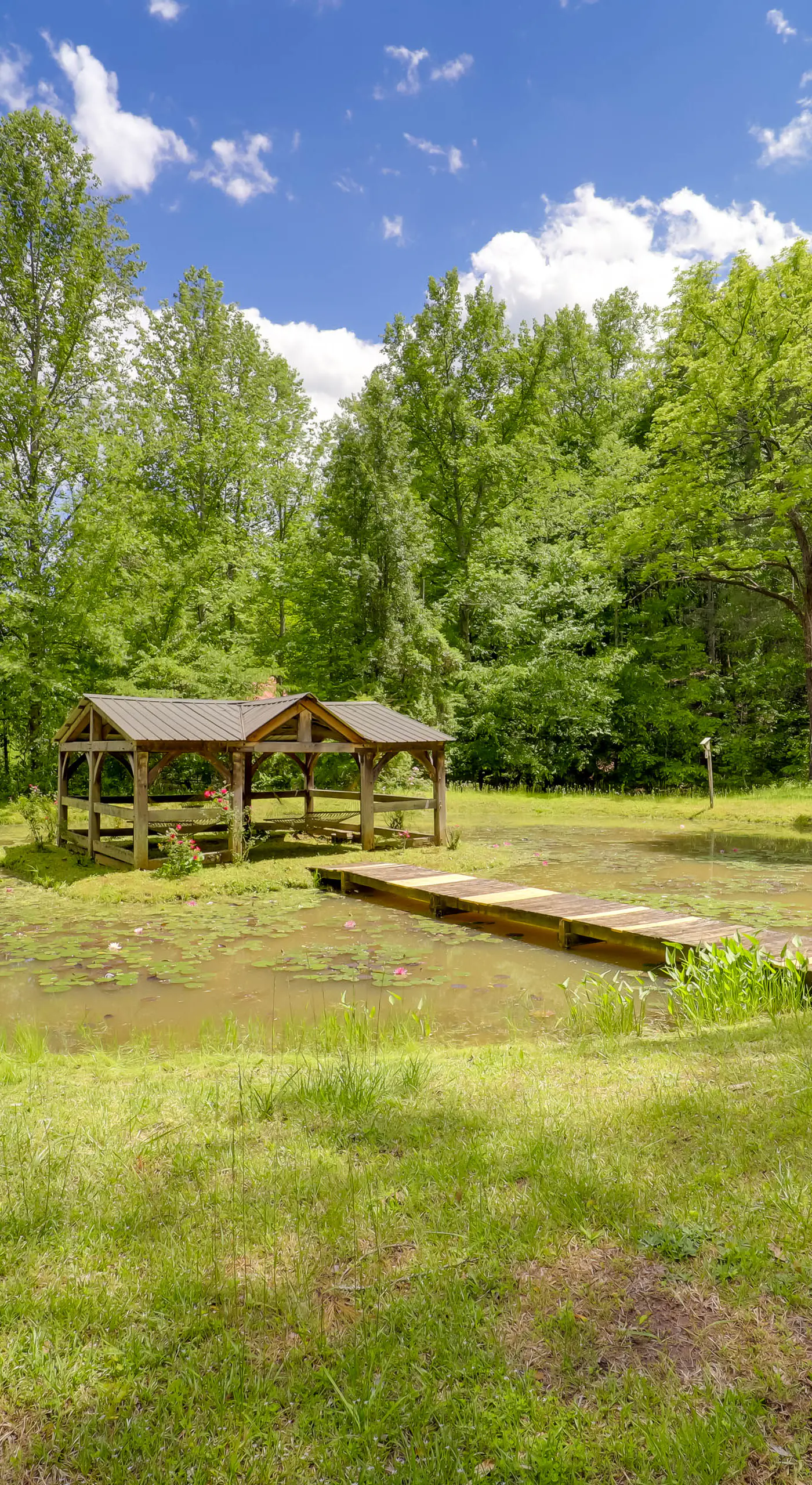 Hot Tub & Trail Access: 92-Acre Retreat in Marion!