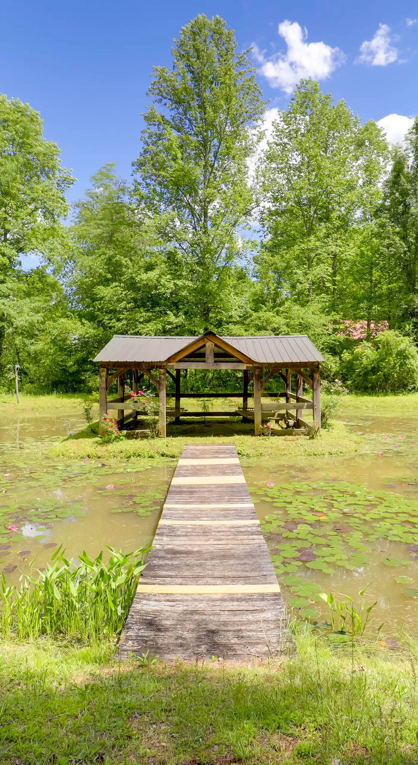 Hot Tub & Trail Access: 92-Acre Retreat in Marion!