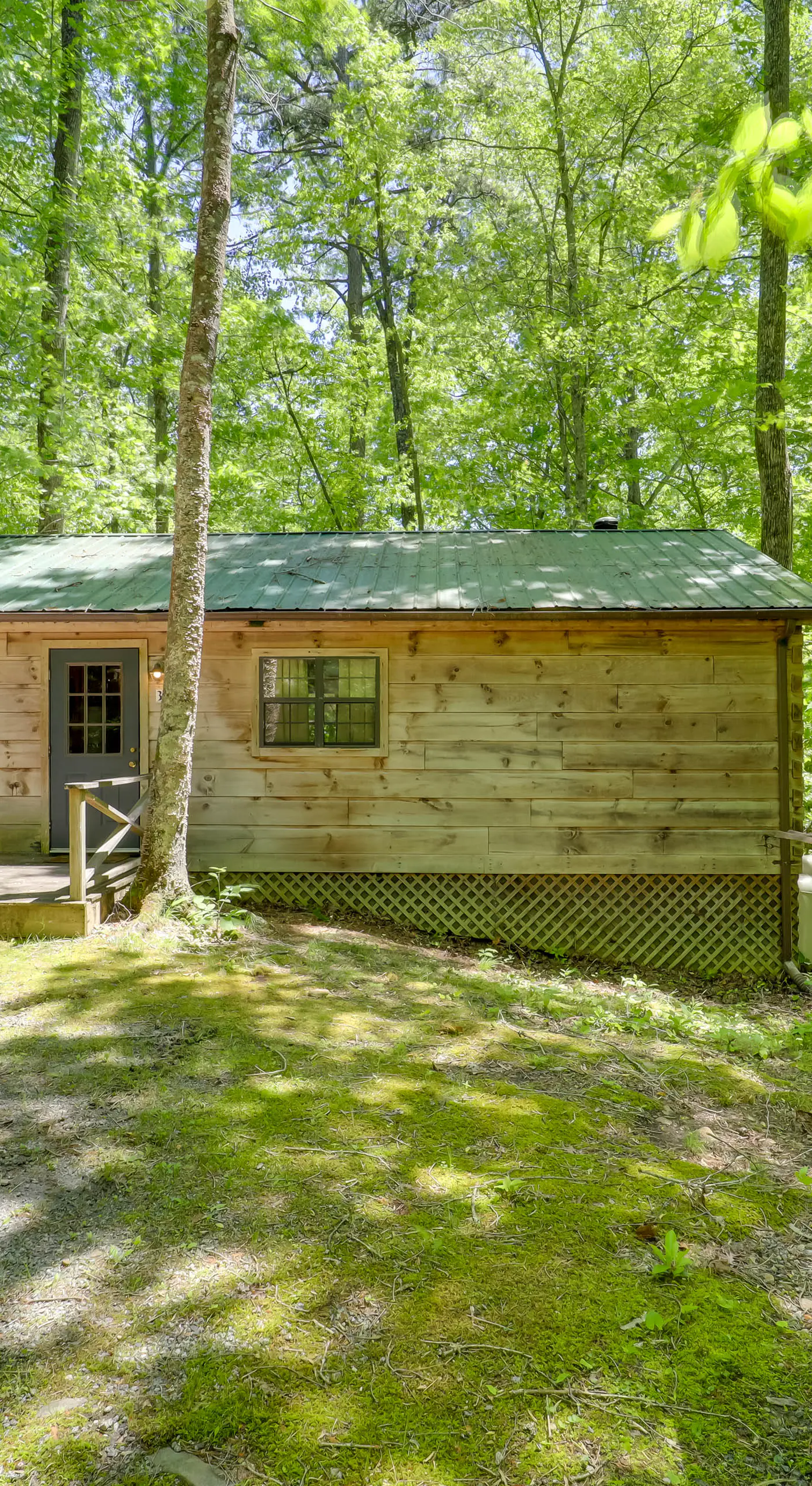 All-Season Sunroom + Hot Tub: Marion Cabin Retreat