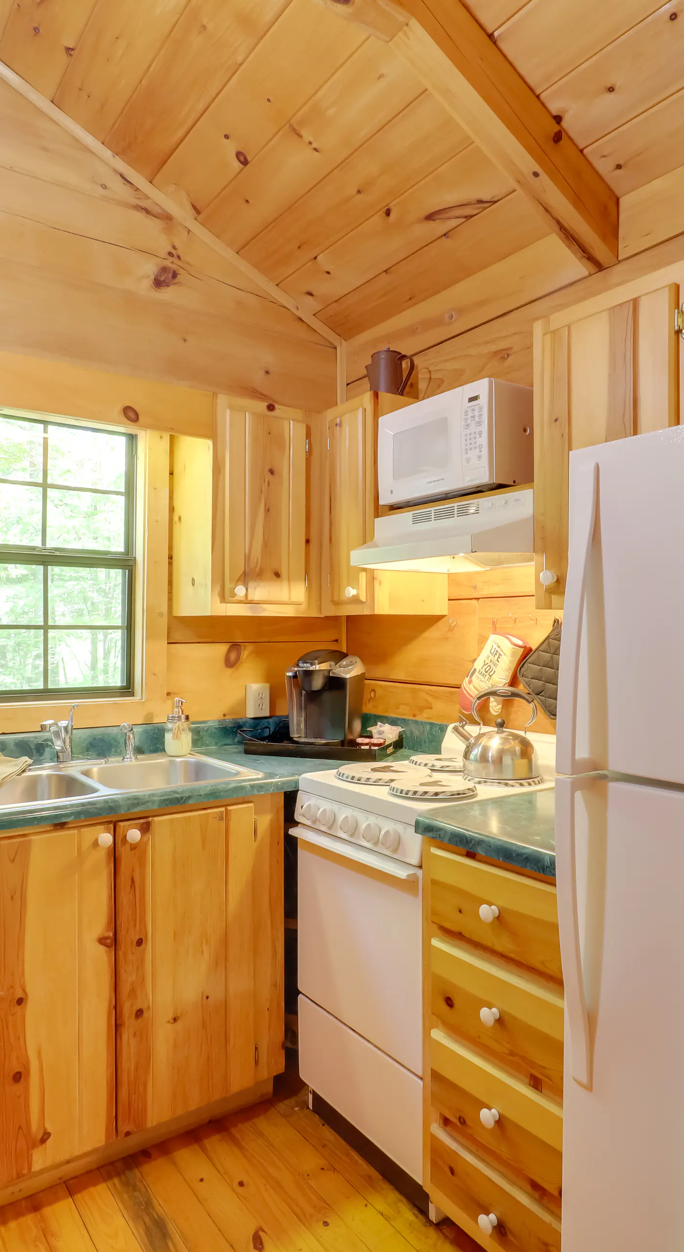 All-Season Sunroom + Hot Tub: Marion Cabin Retreat