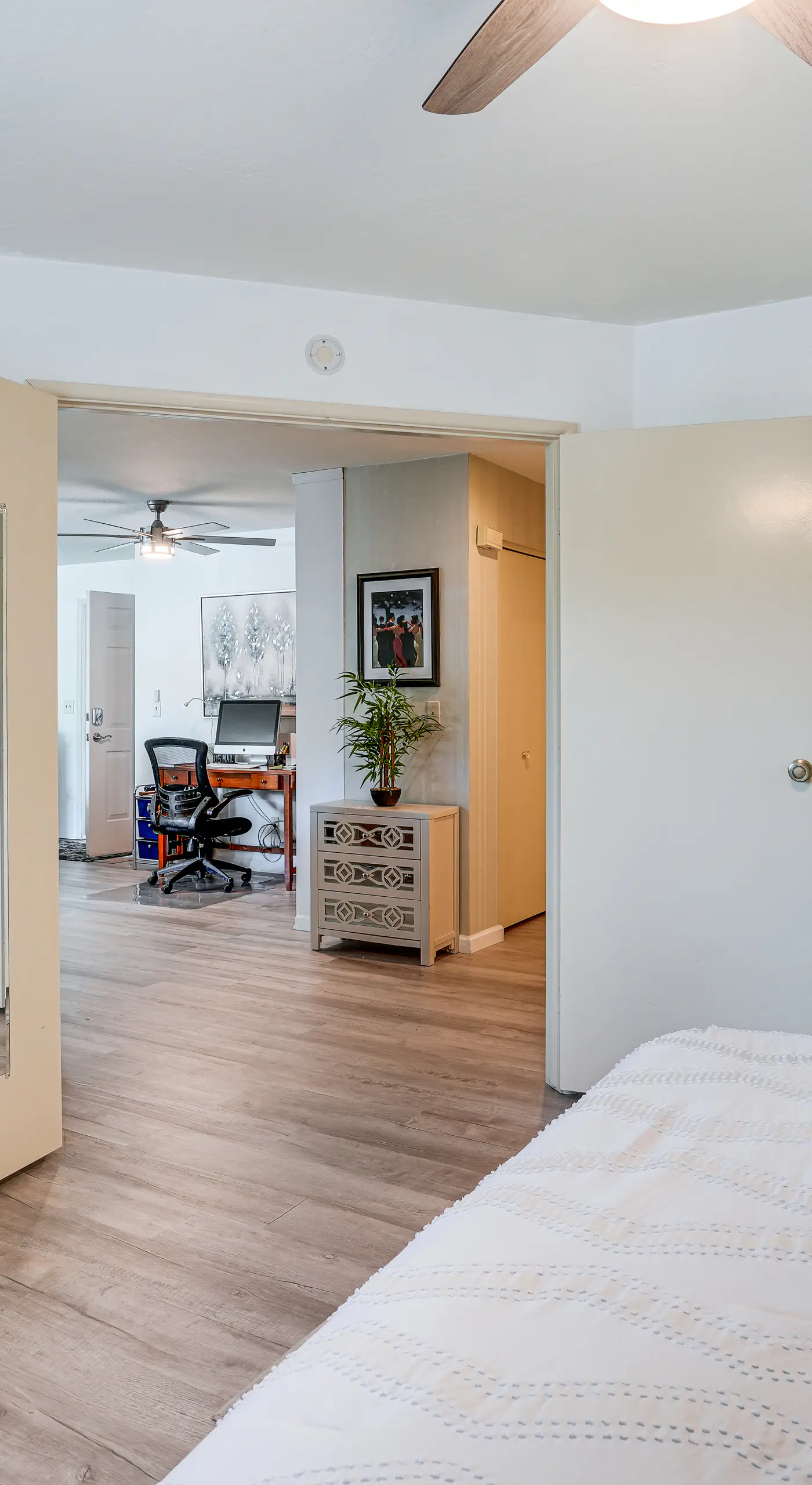 1 Mi to Whiskey Row + Town Sq: Remote Work Hub!