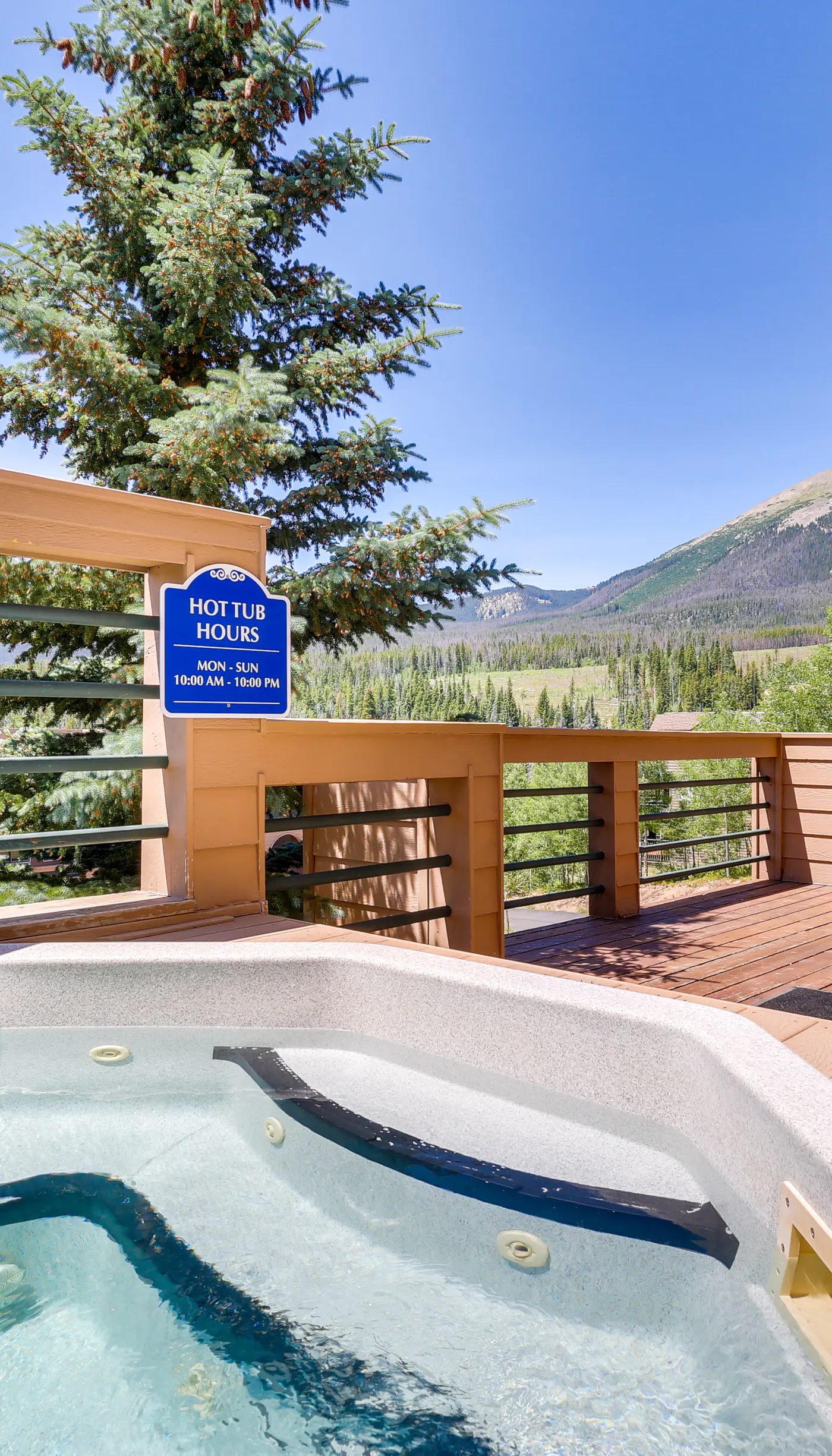 Stunning Mountain Views: Silverthorne Condo!