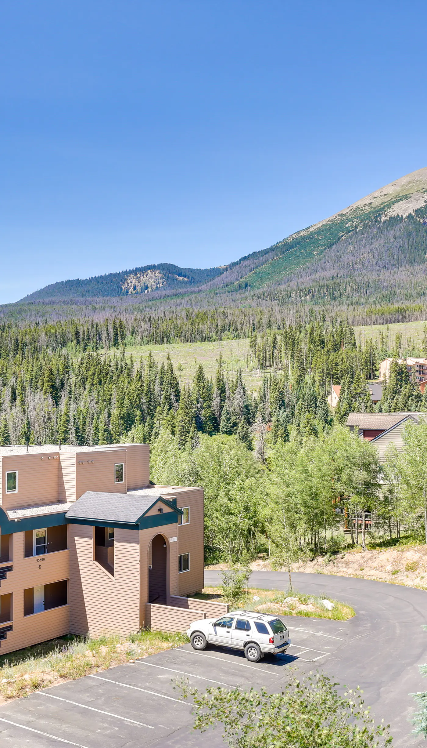 Stunning Mountain Views: Silverthorne Condo!