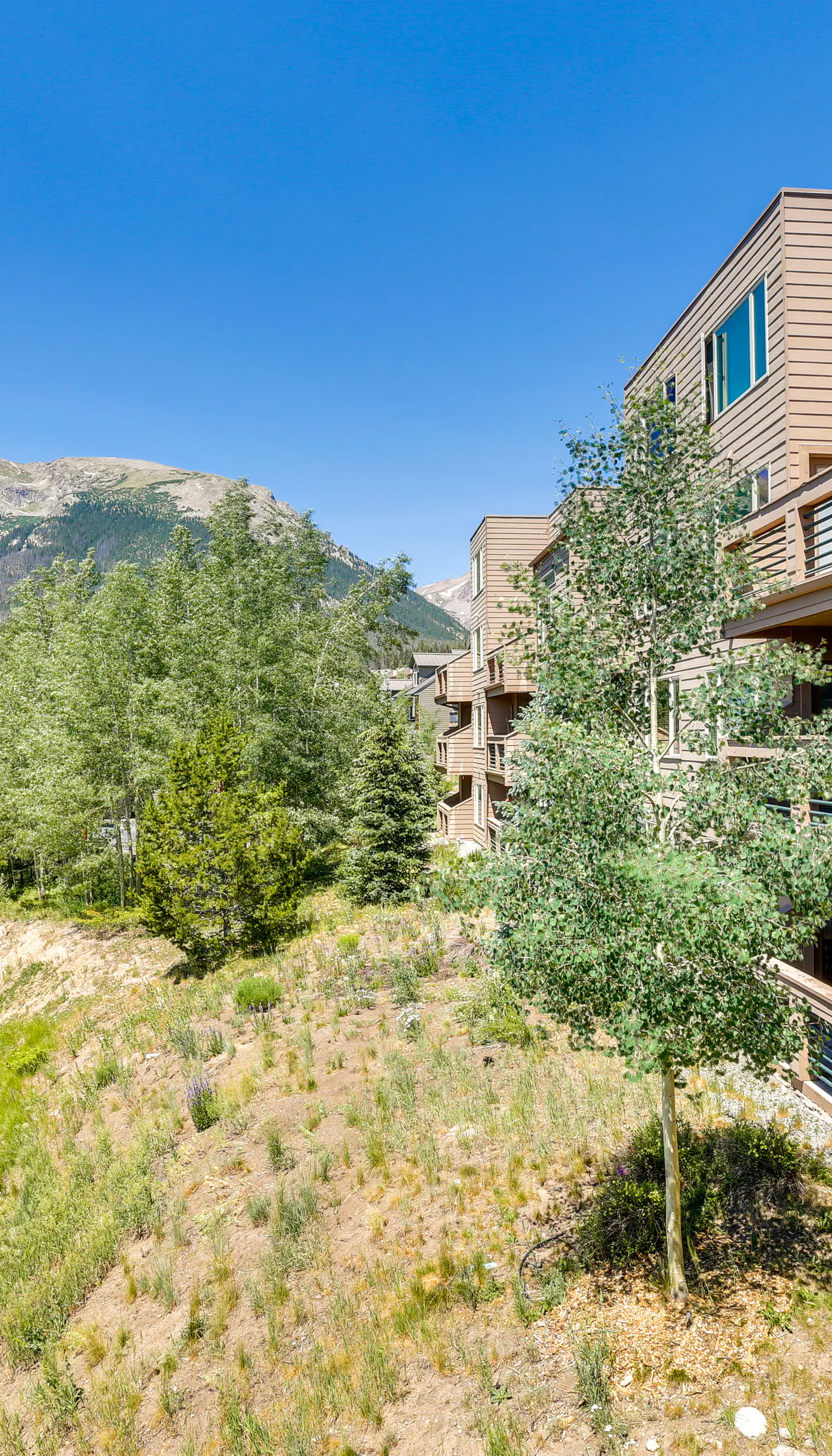 Stunning Mountain Views: Silverthorne Condo!
