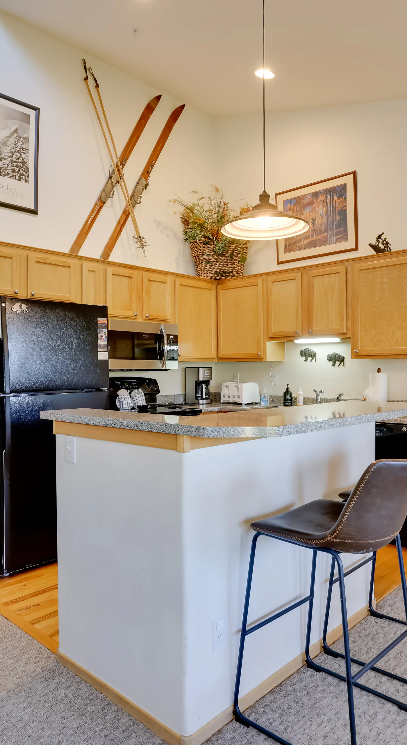 10 Mi to Keystone Slopes: Mtn-View Condo!