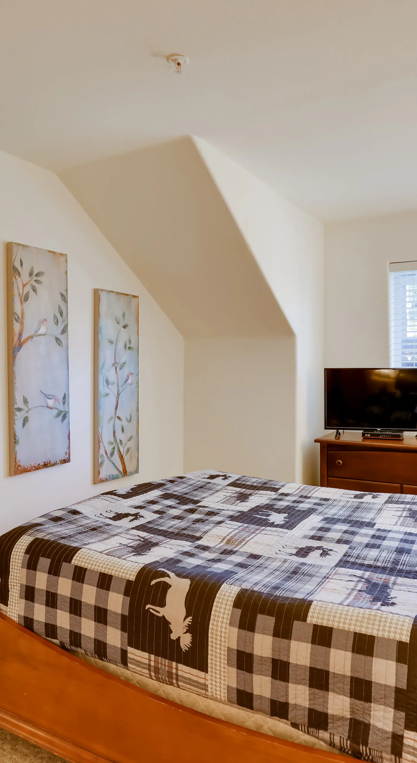 10 Mi to Keystone Slopes: Mtn-View Condo!