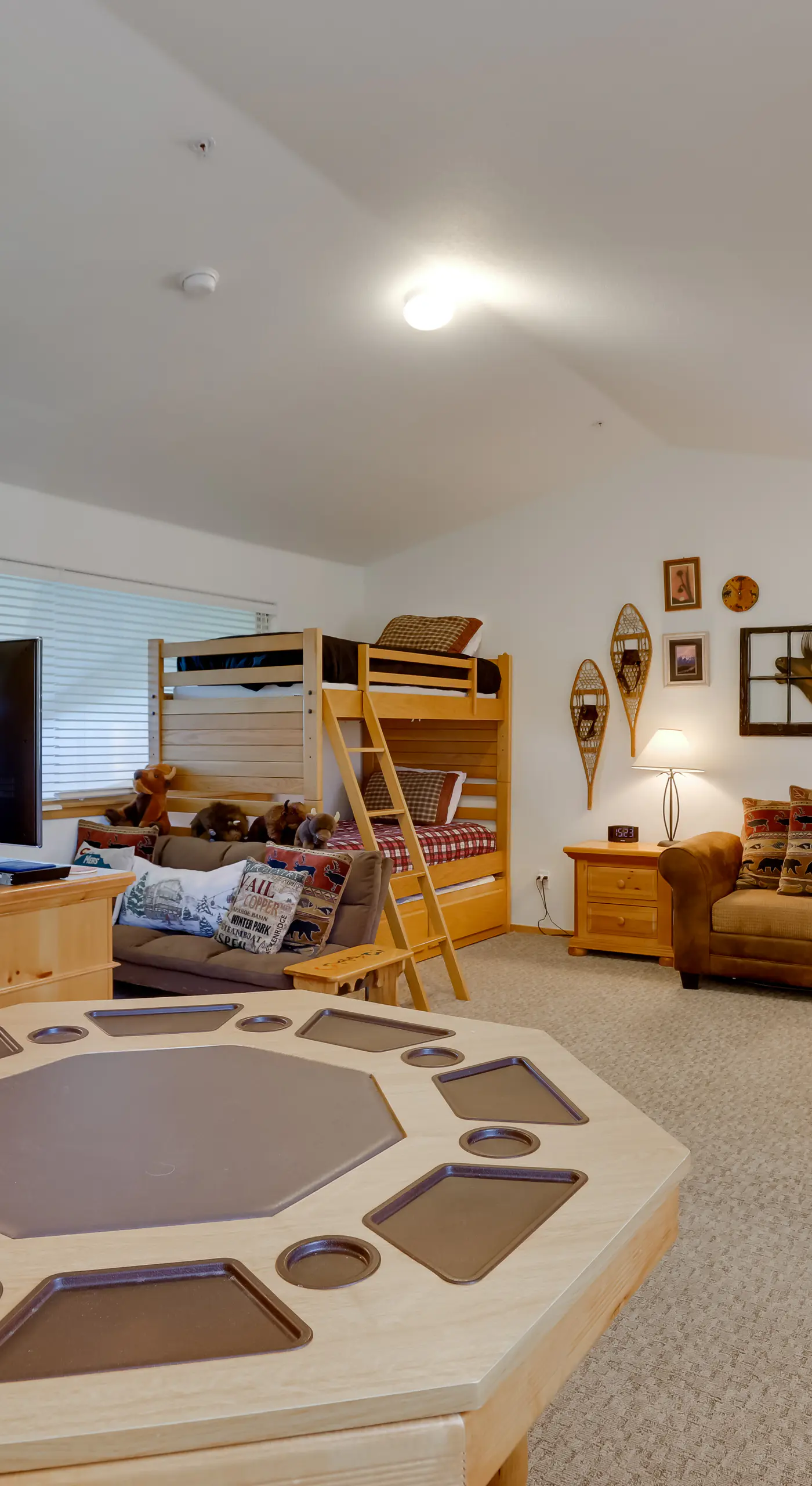 10 Mi to Keystone Slopes: Mtn-View Condo!