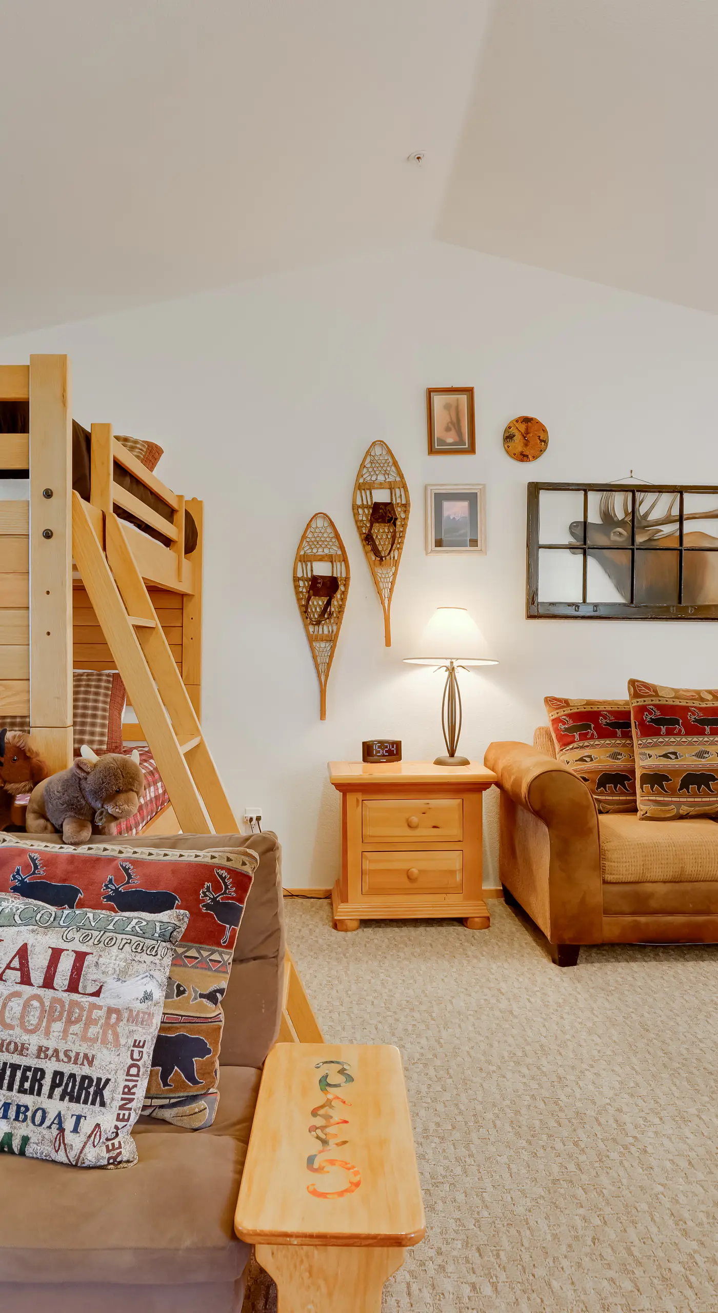 10 Mi to Keystone Slopes: Mtn-View Condo!