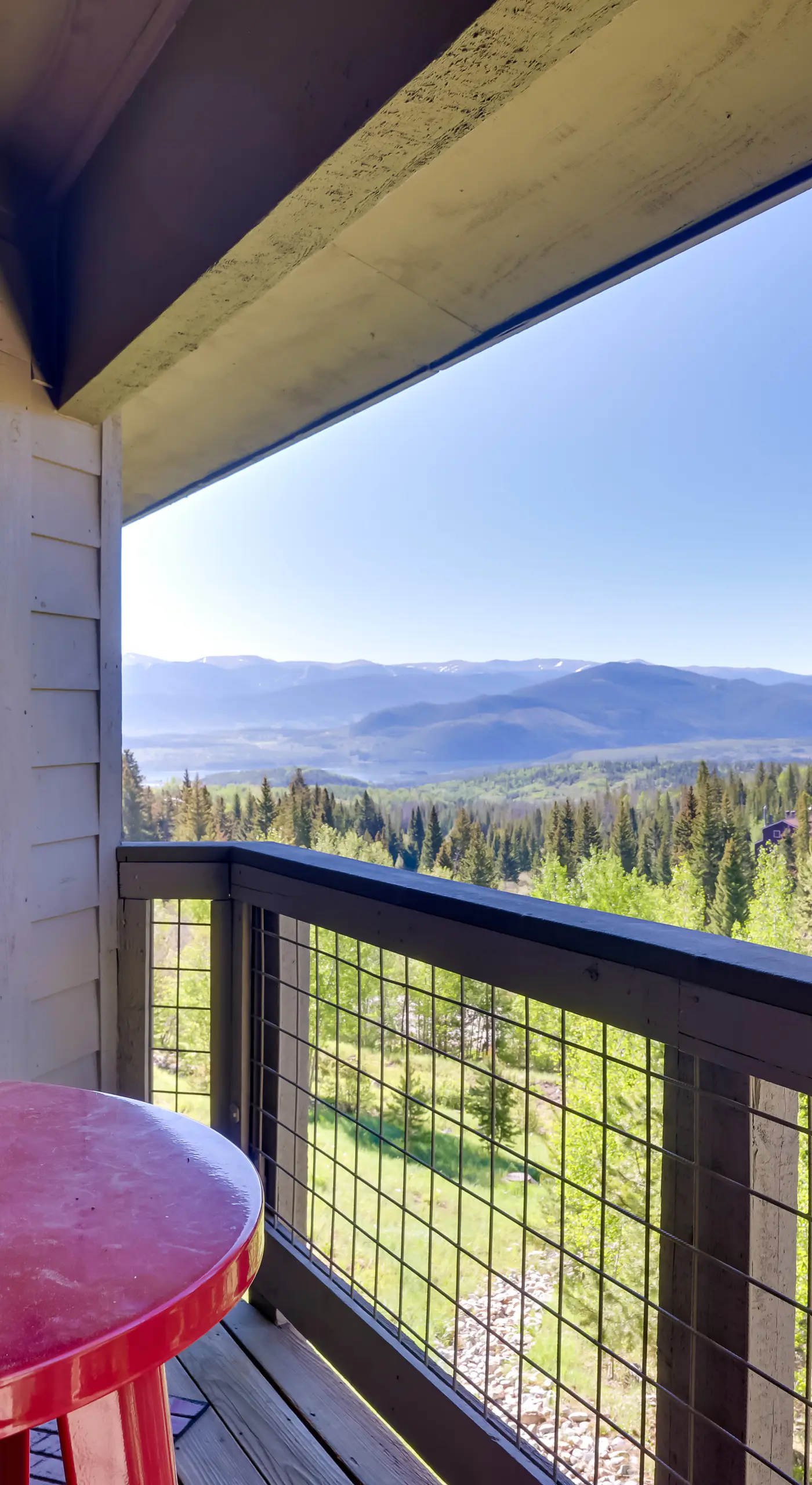 10 Mi to Keystone Slopes: Mtn-View Condo!