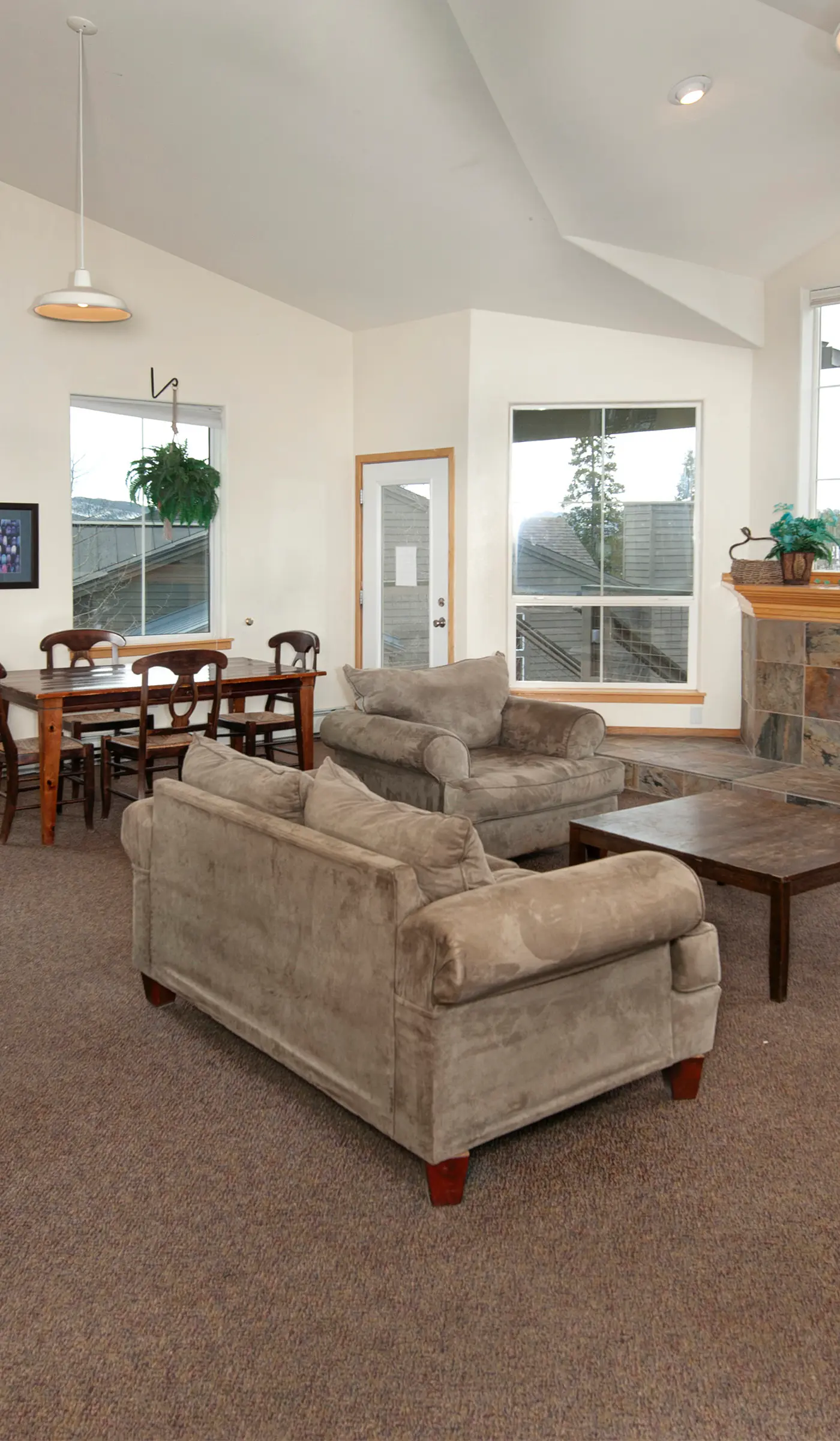 10 Mi to Keystone Slopes: Mtn-View Condo!