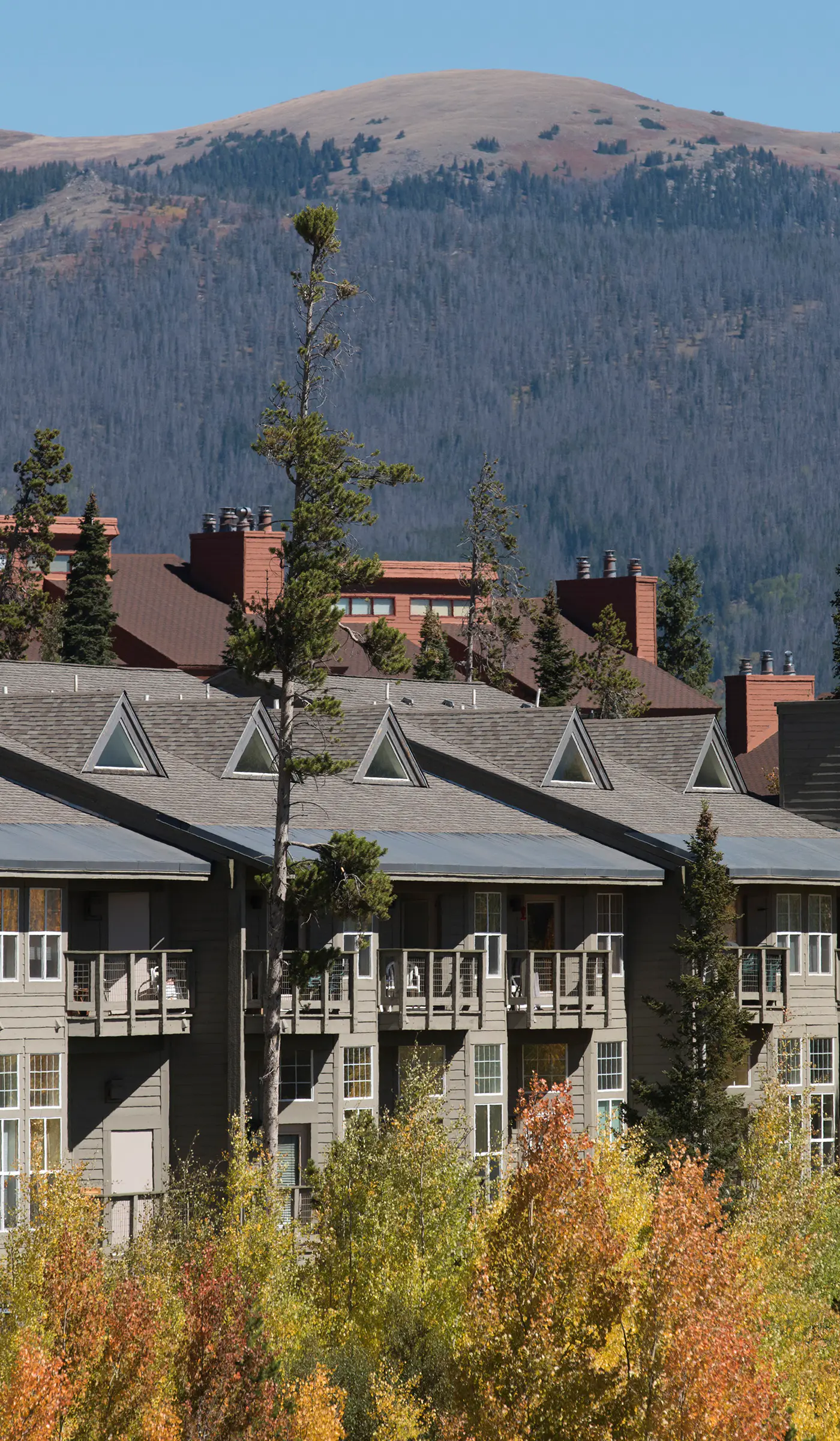 10 Mi to Keystone Slopes: Mtn-View Condo!