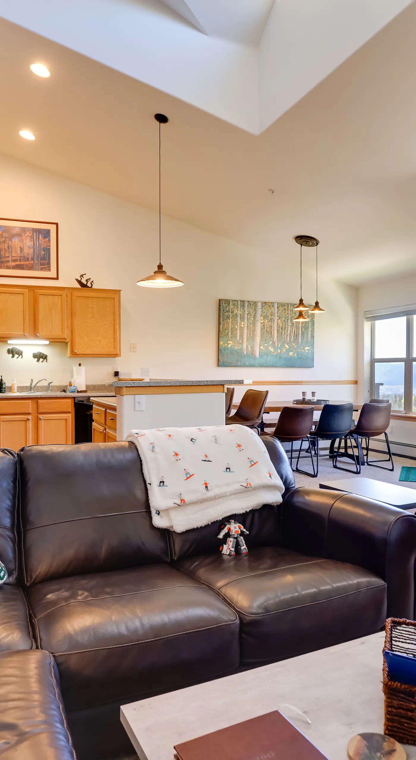 10 Mi to Keystone Slopes: Mtn-View Condo!