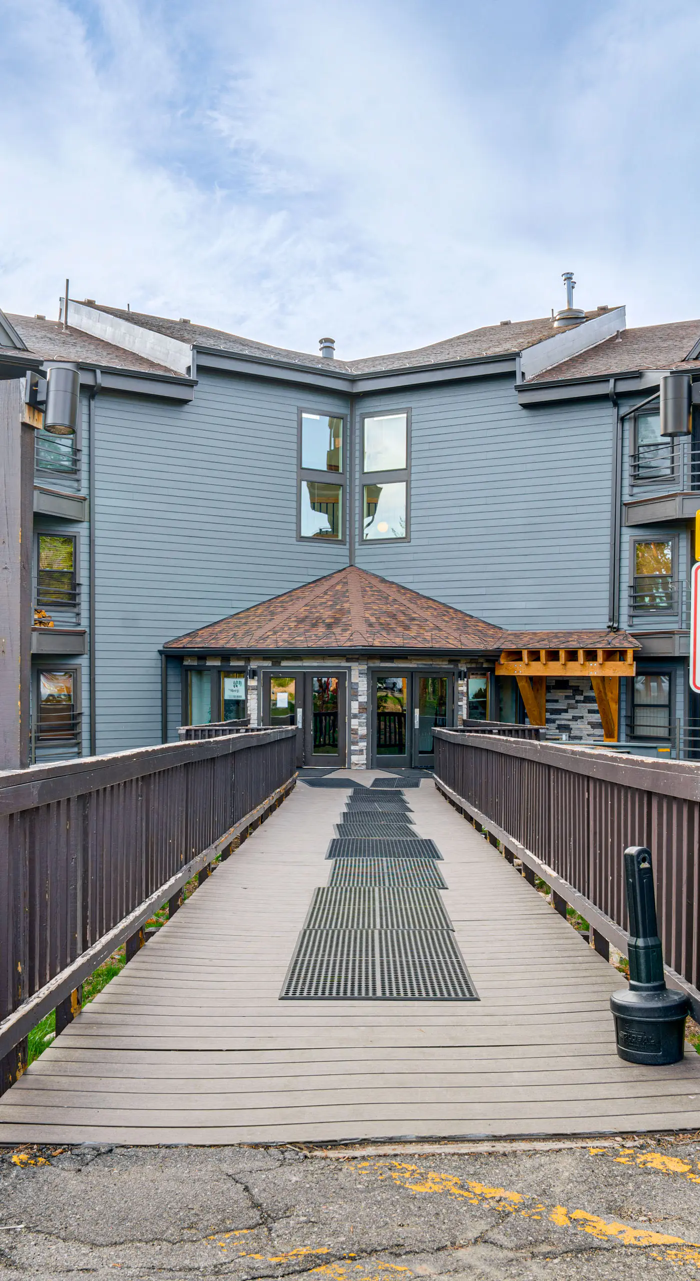 Silverthorne Condo: New Pool & Hot Tub + Fireplace