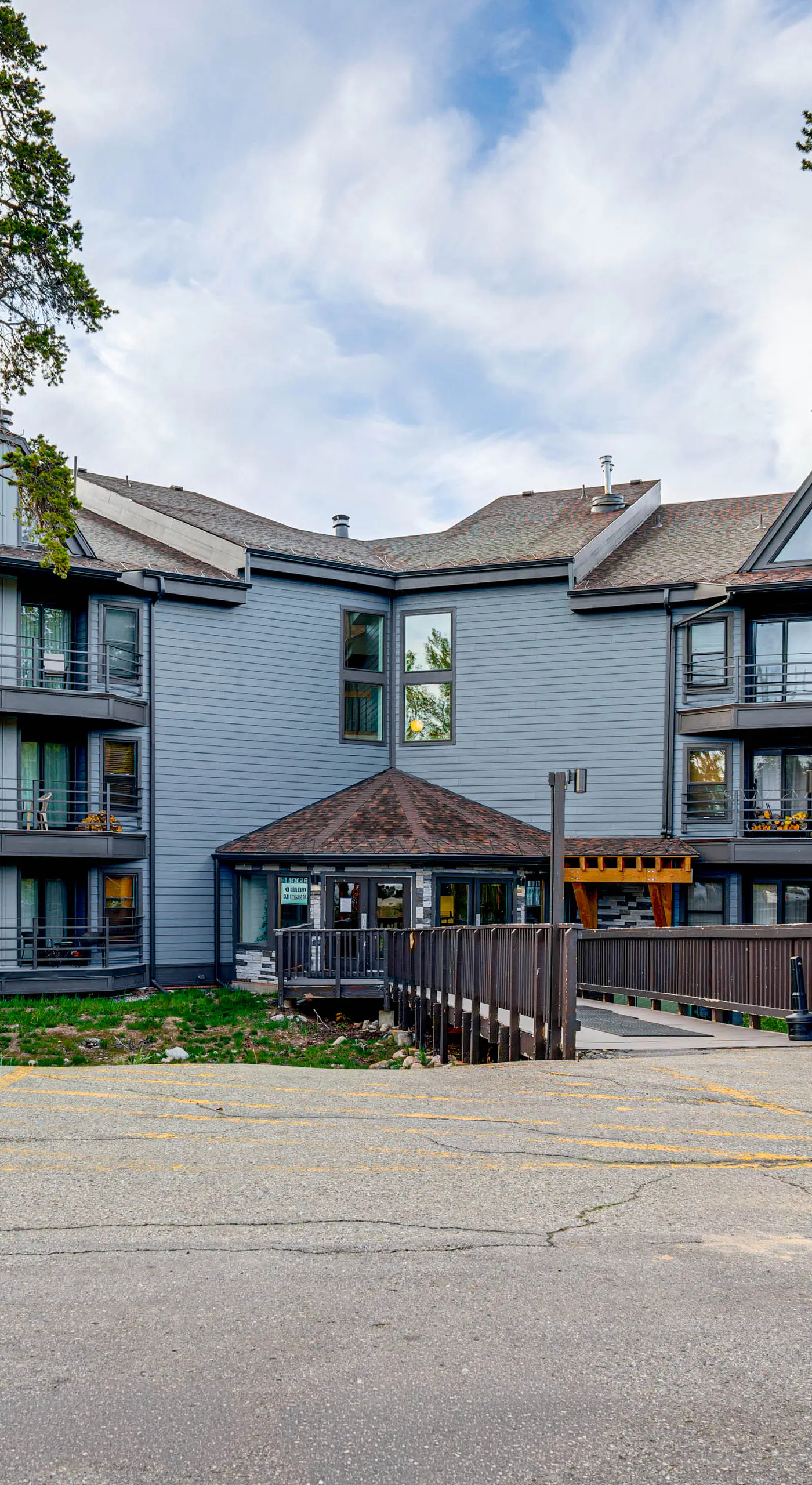 Silverthorne Condo: New Pool & Hot Tub + Fireplace