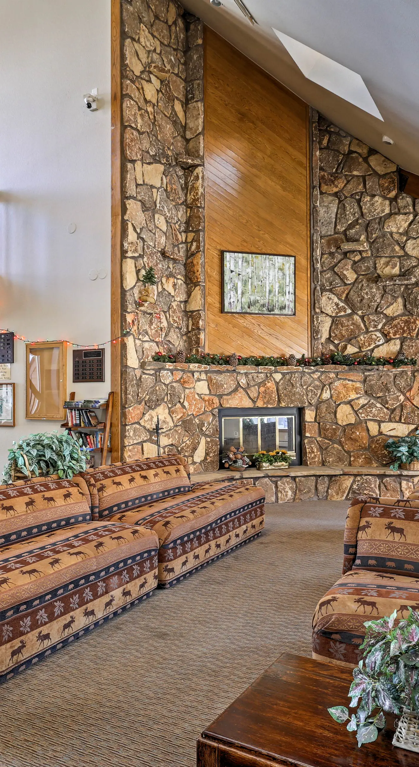 Silverthorne Condo: New Pool & Hot Tub + Fireplace