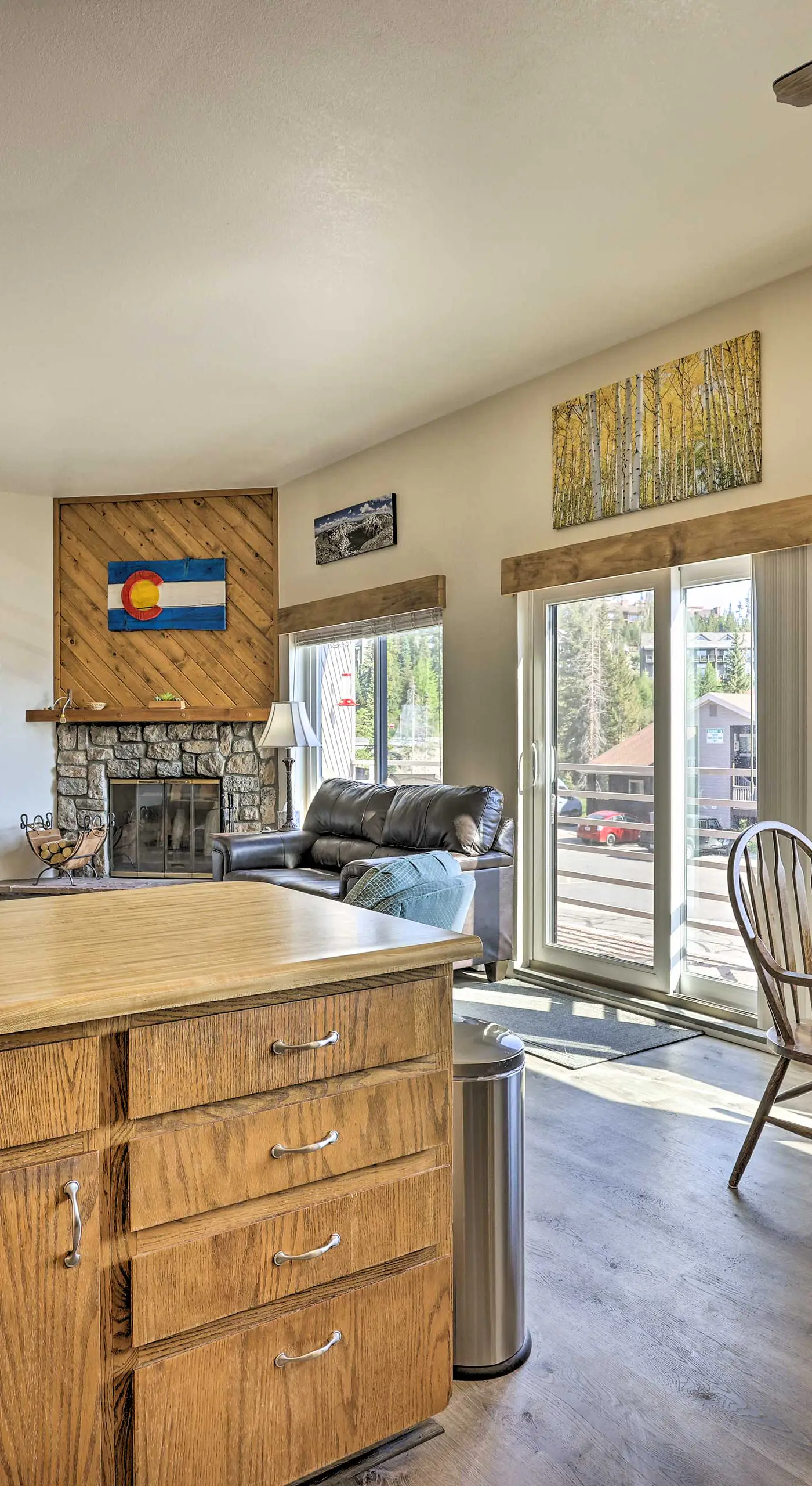Silverthorne Condo w/ Views ~ 11 Mi to Ski Slopes
