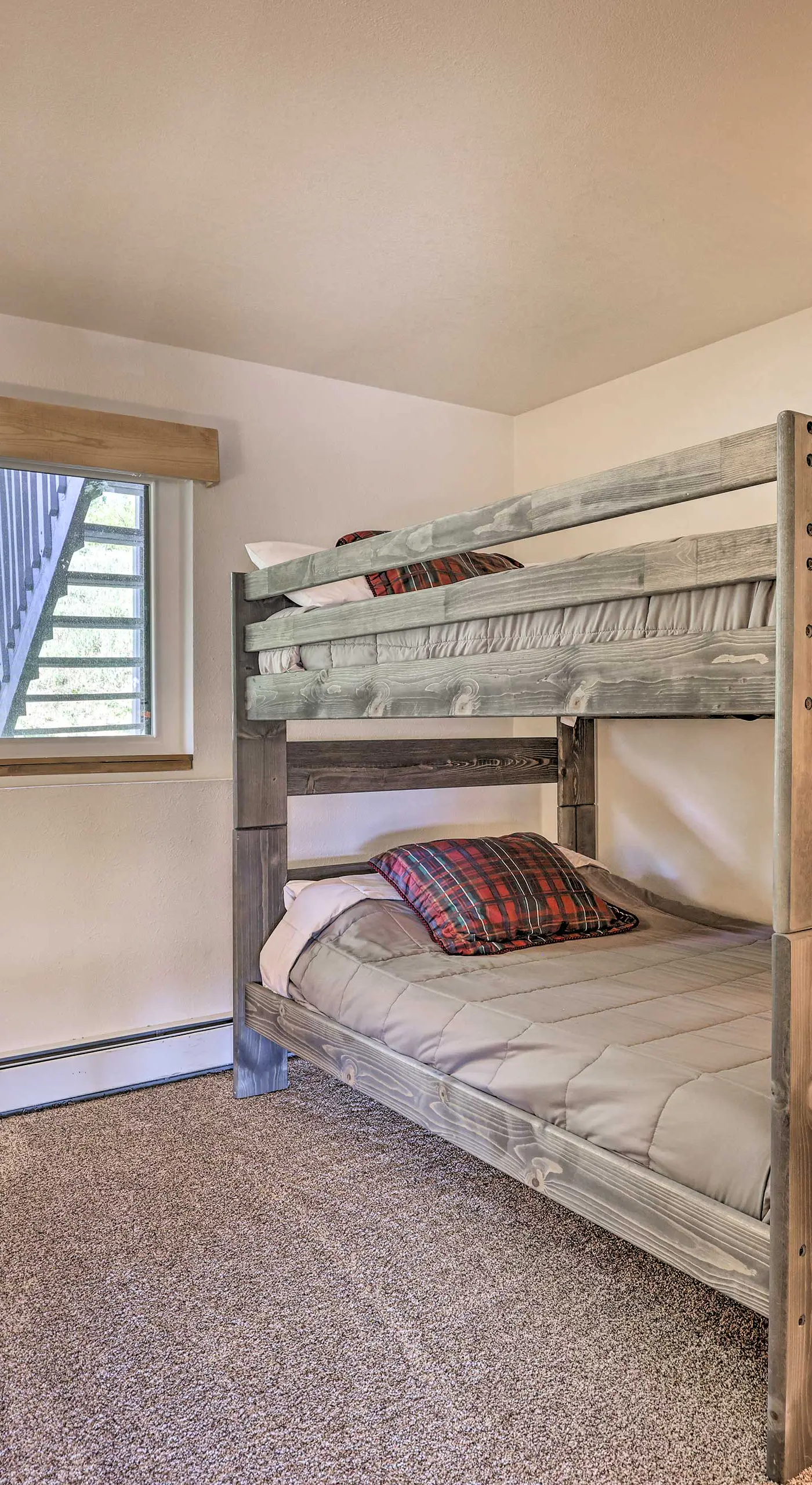 Silverthorne Condo w/ Views ~ 11 Mi to Ski Slopes