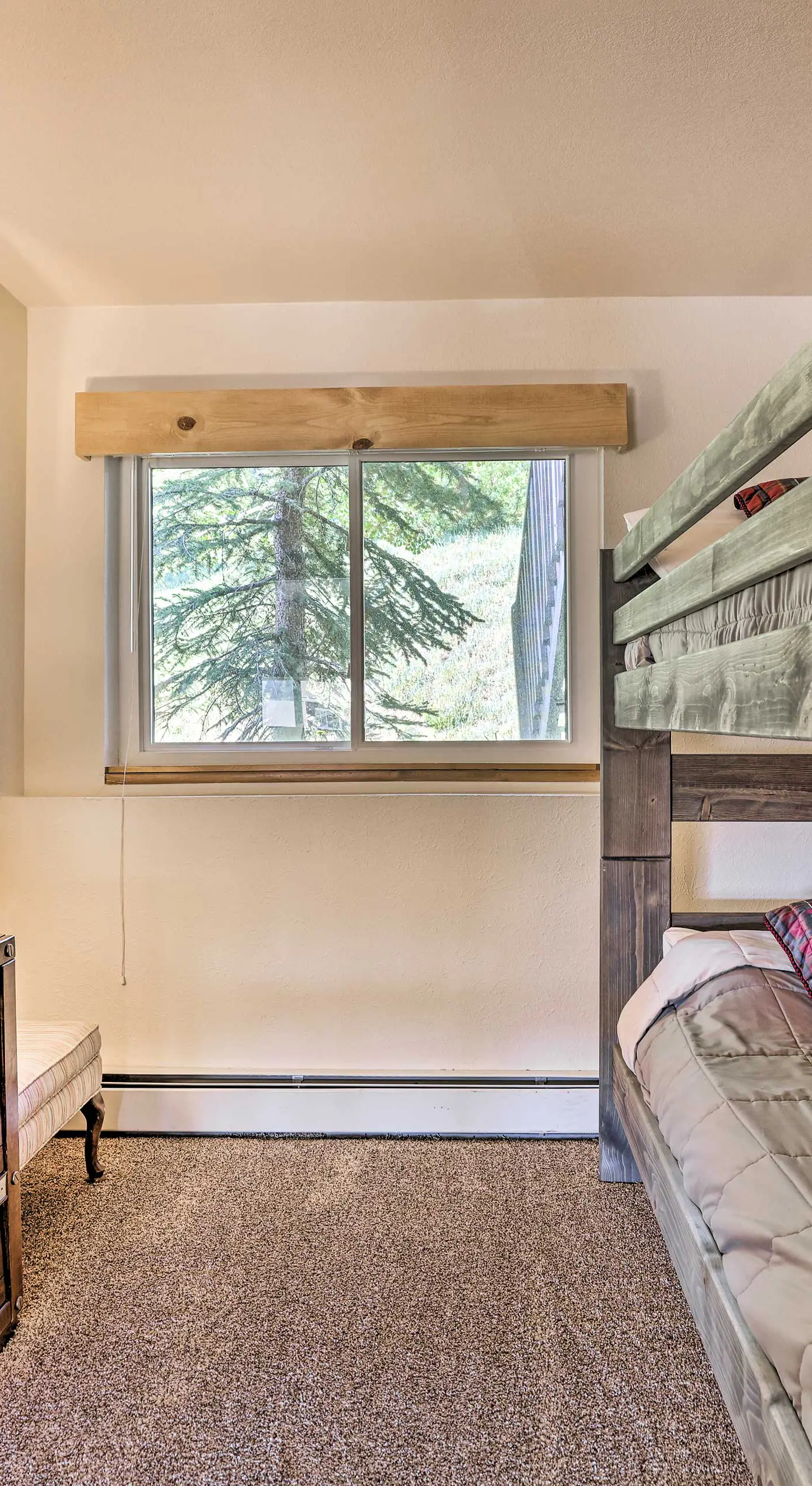 Silverthorne Condo w/ Views ~ 11 Mi to Ski Slopes
