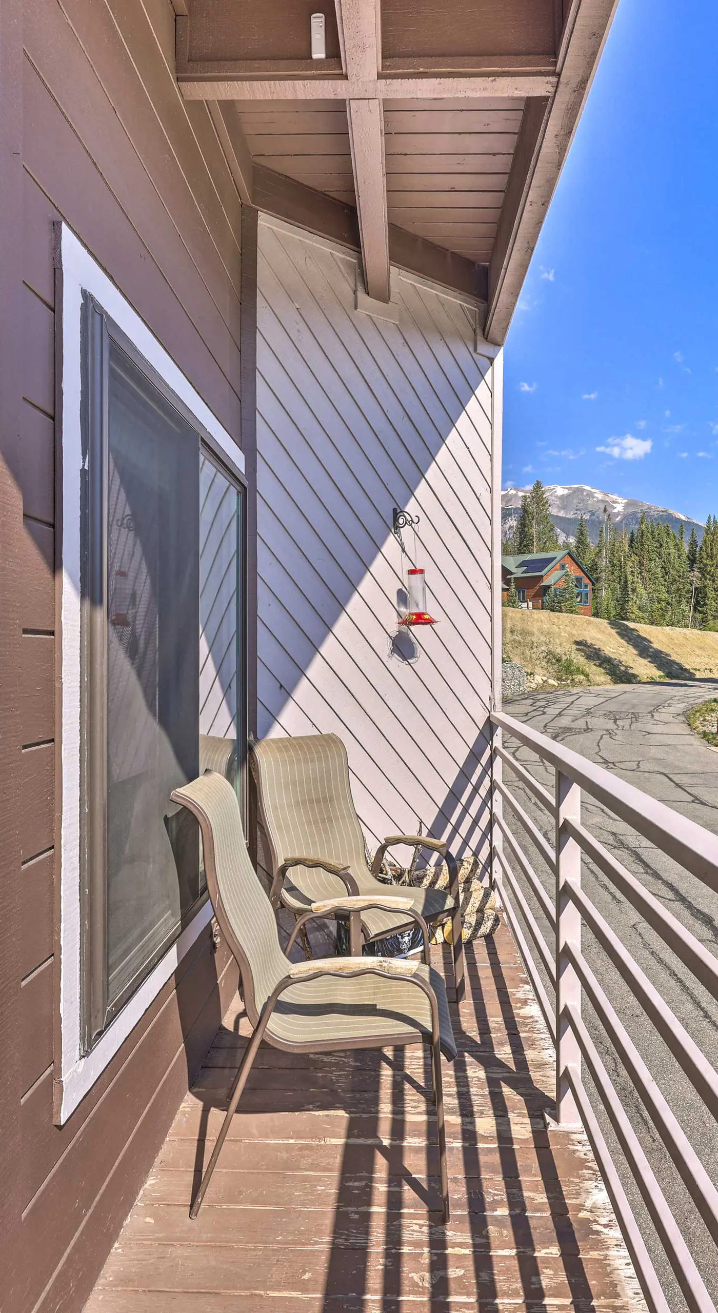 Silverthorne Condo w/ Views ~ 11 Mi to Ski Slopes