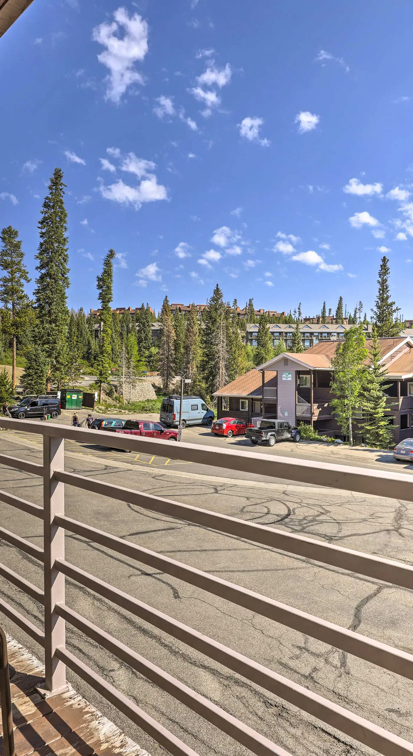 Silverthorne Condo w/ Views ~ 11 Mi to Ski Slopes