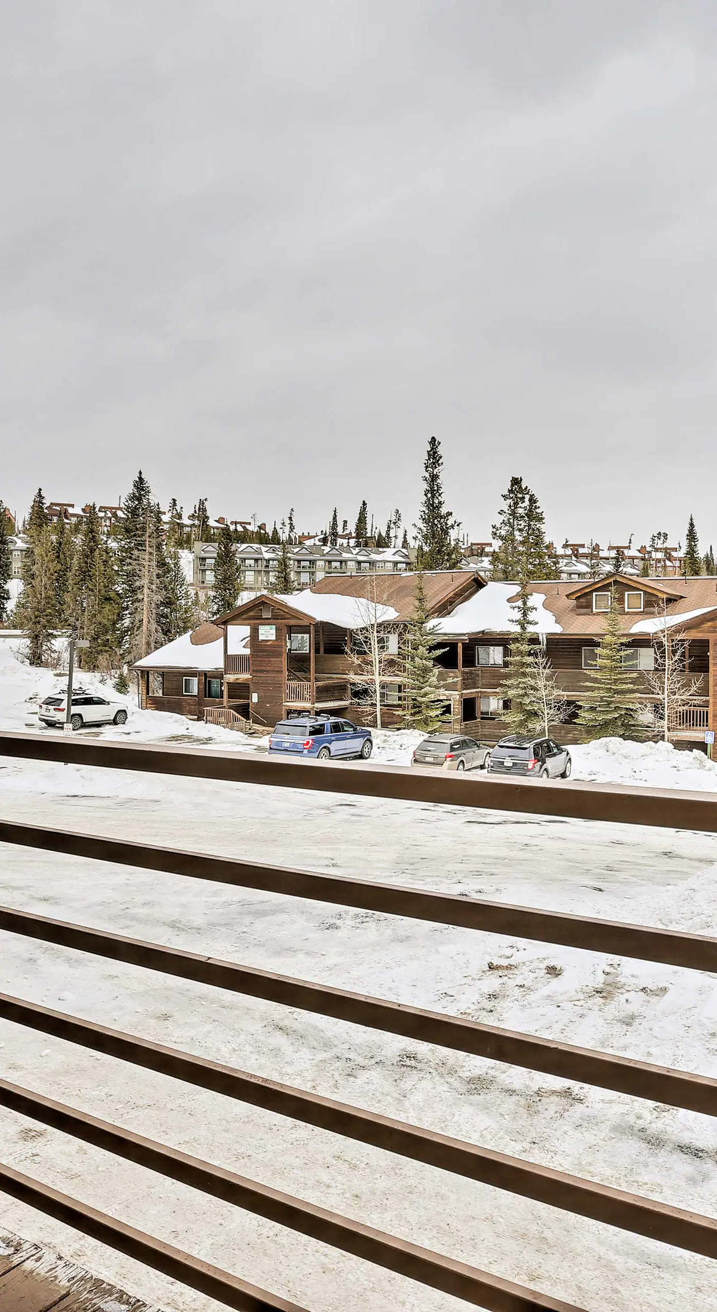 Silverthorne Condo w/ Views ~ 11 Mi to Ski Slopes