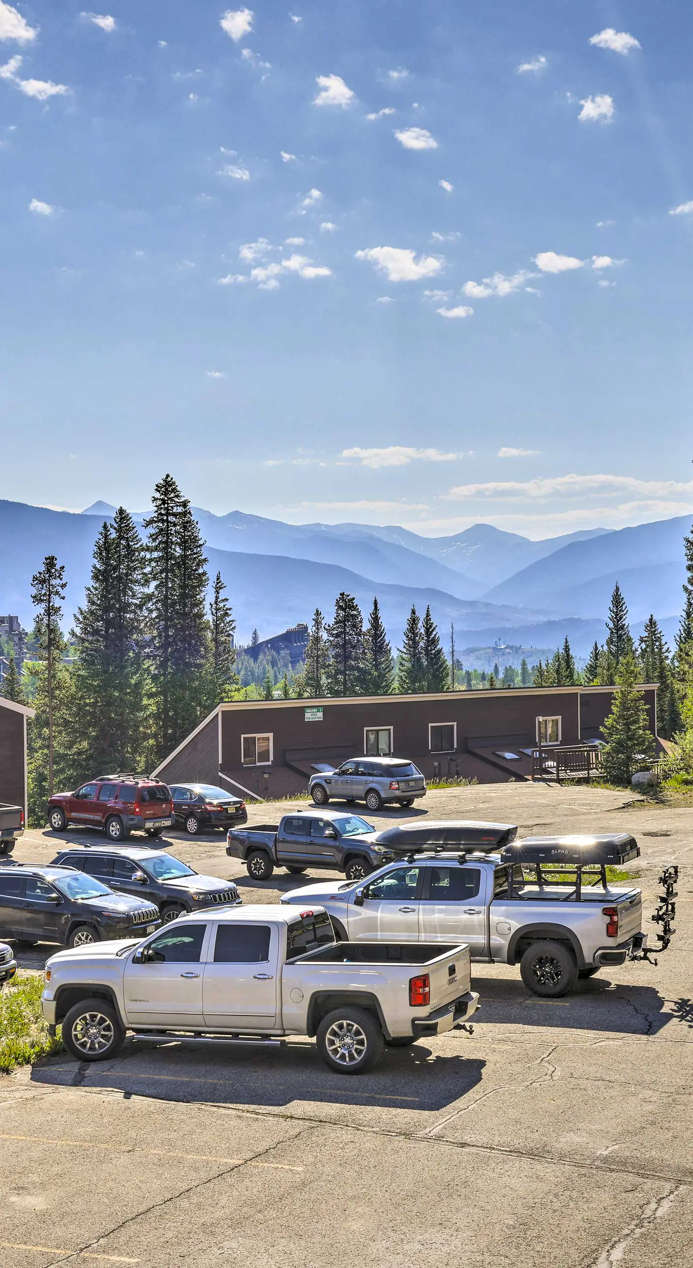 Silverthorne Condo w/ Views ~ 11 Mi to Ski Slopes