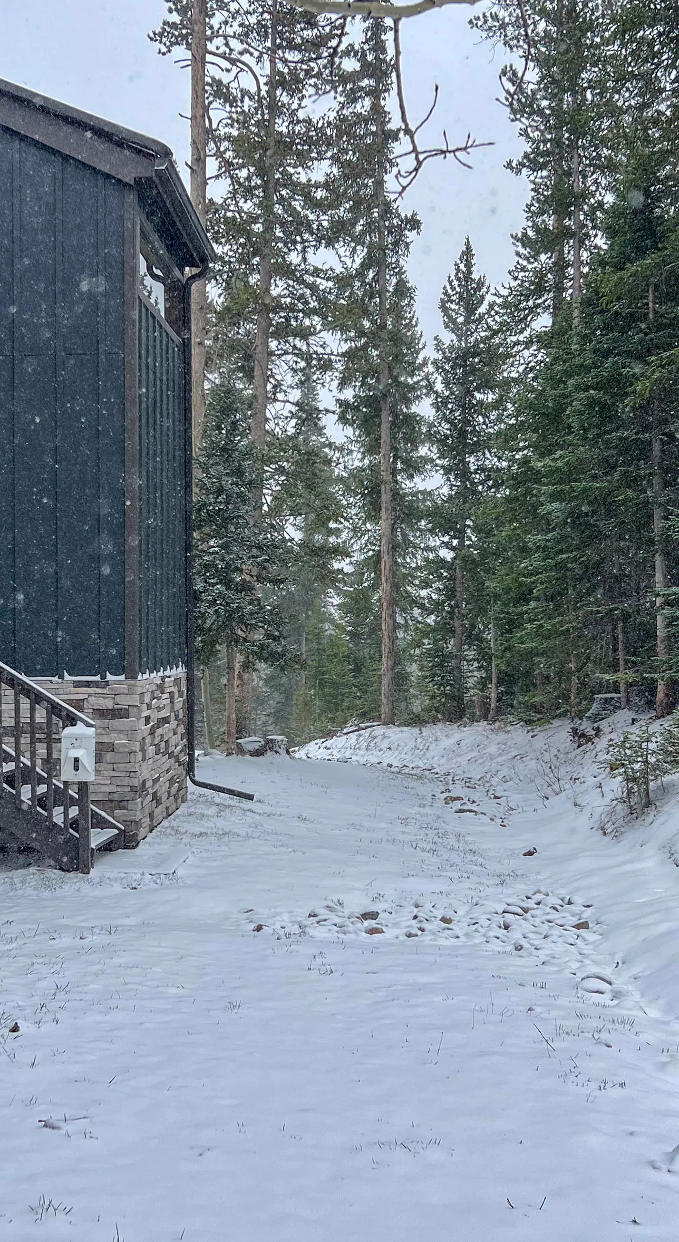 Silverthorne Condo w/ Views ~ 11 Mi to Ski Slopes