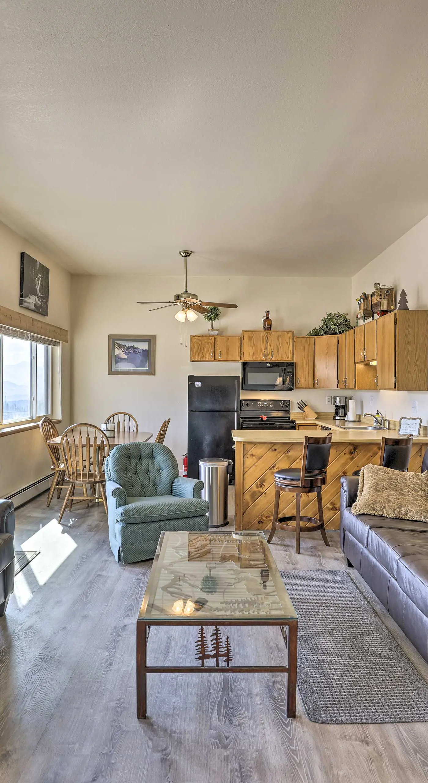 Silverthorne Condo w/ Views ~ 11 Mi to Ski Slopes