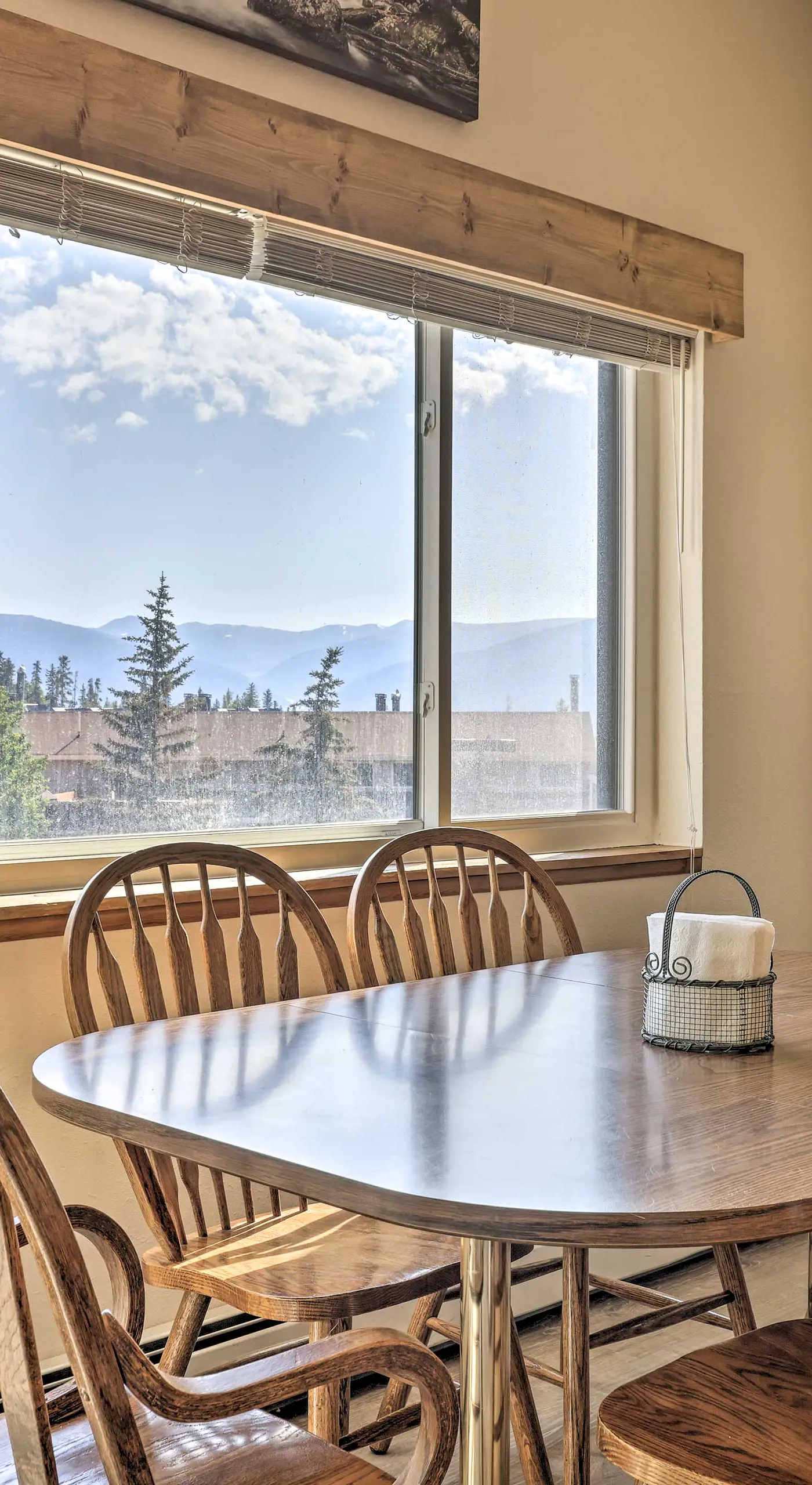 Silverthorne Condo w/ Views ~ 11 Mi to Ski Slopes