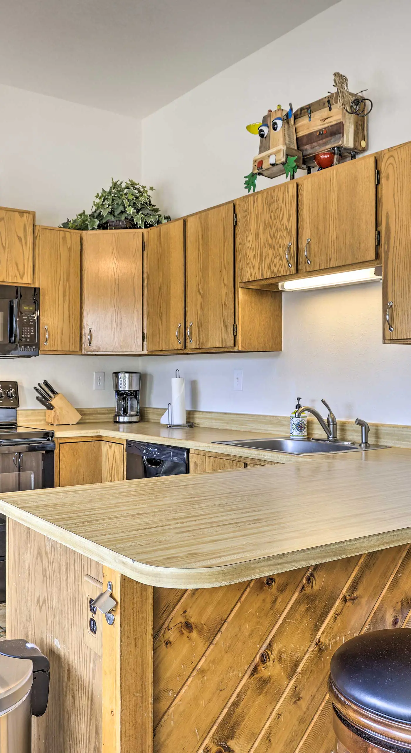 Silverthorne Condo w/ Views ~ 11 Mi to Ski Slopes