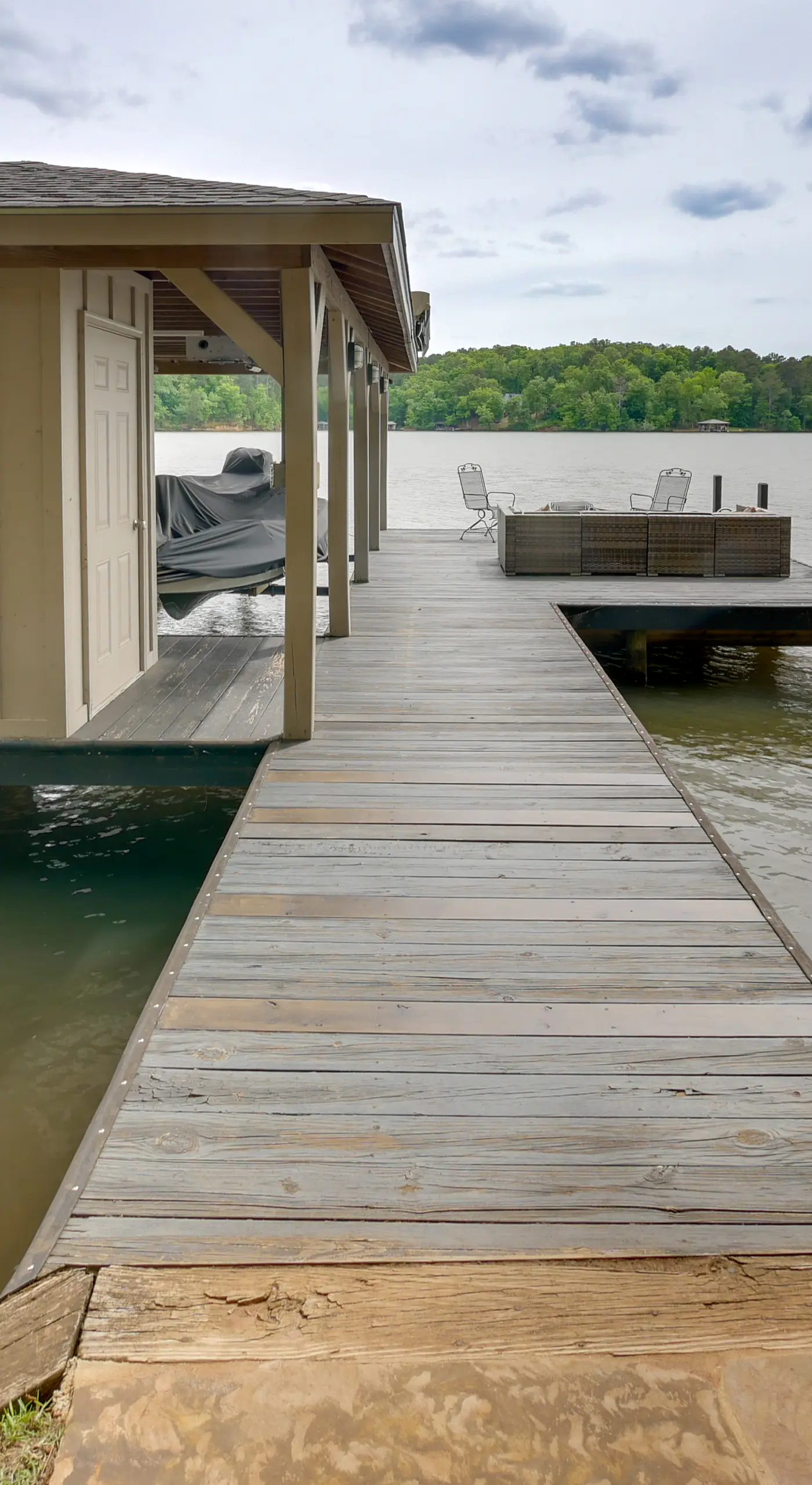Pet-Friendly Lake Sinclair Home w/ Boat Dock!