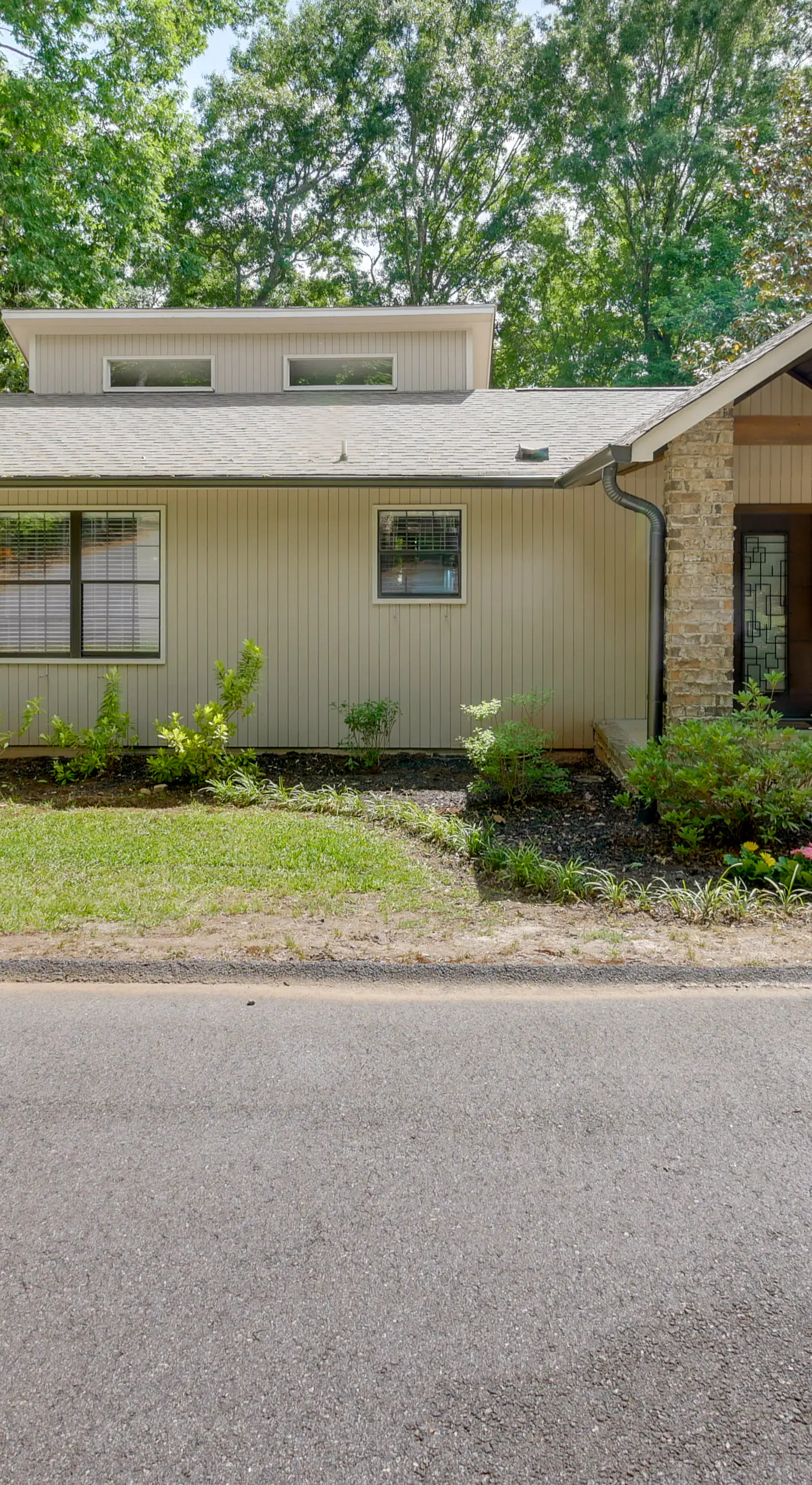 Pet-Friendly Lake Sinclair Home w/ Boat Dock!
