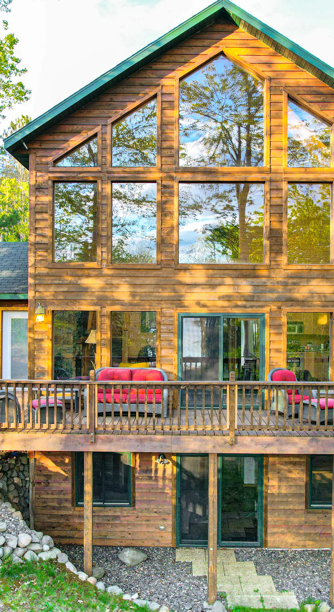 Paddle Ready: Hayward Lake View Retreat w/ BBQ