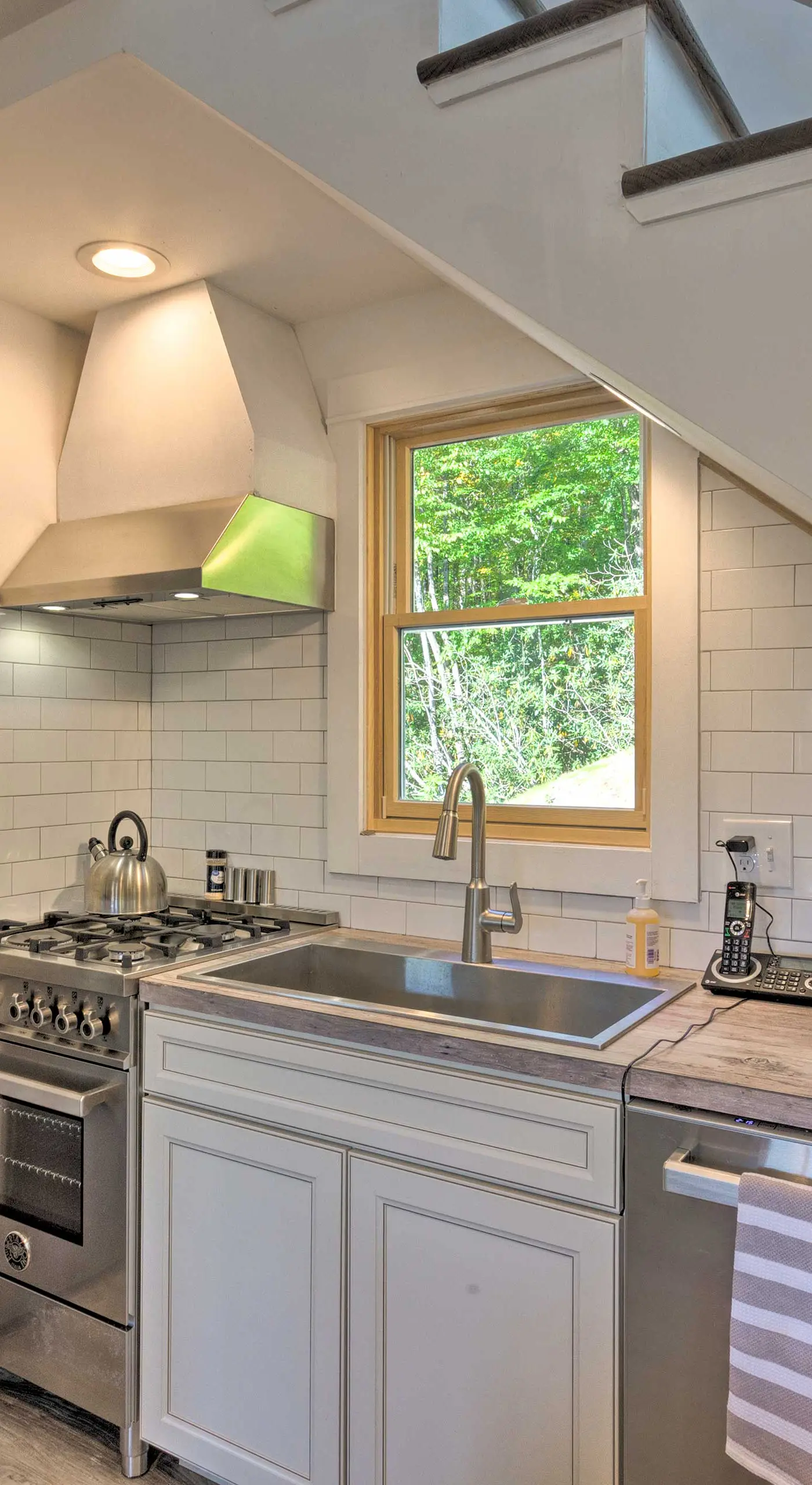 Panoramic Mtn Views & Hot Tub! Secluded Marion Gem