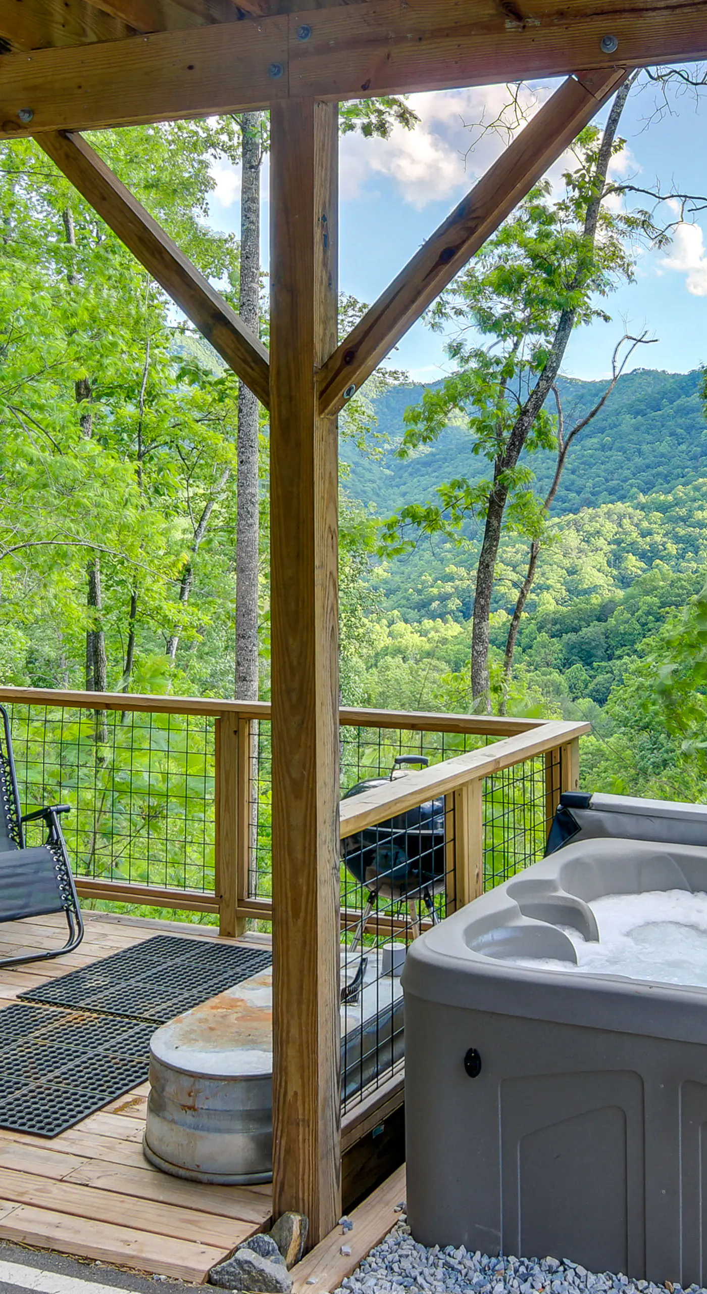 Panoramic Mtn Views & Hot Tub! Secluded Marion Gem