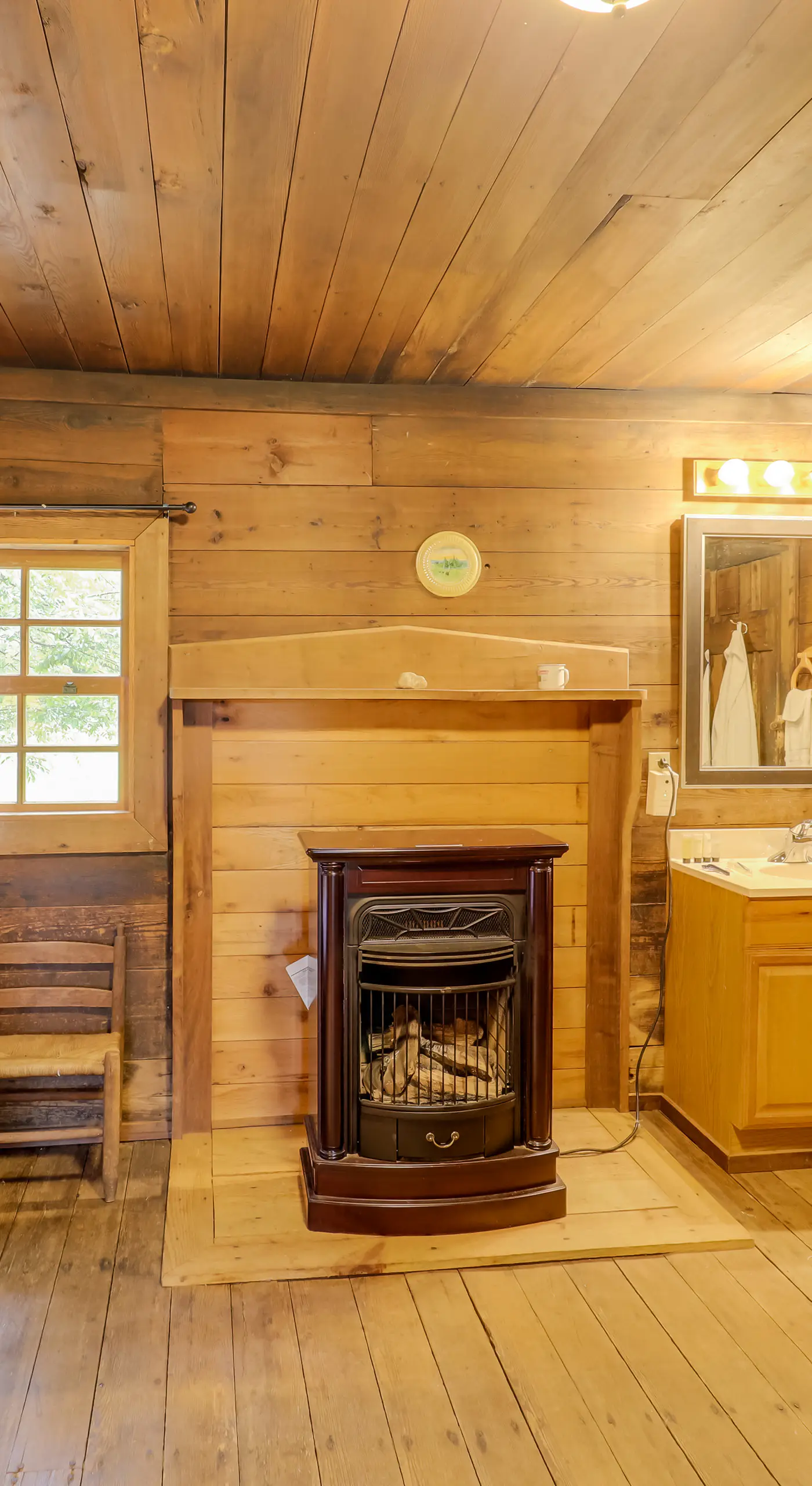 Hot Tub Haven! Blue Ridge Mountain Gem on 92 Acres