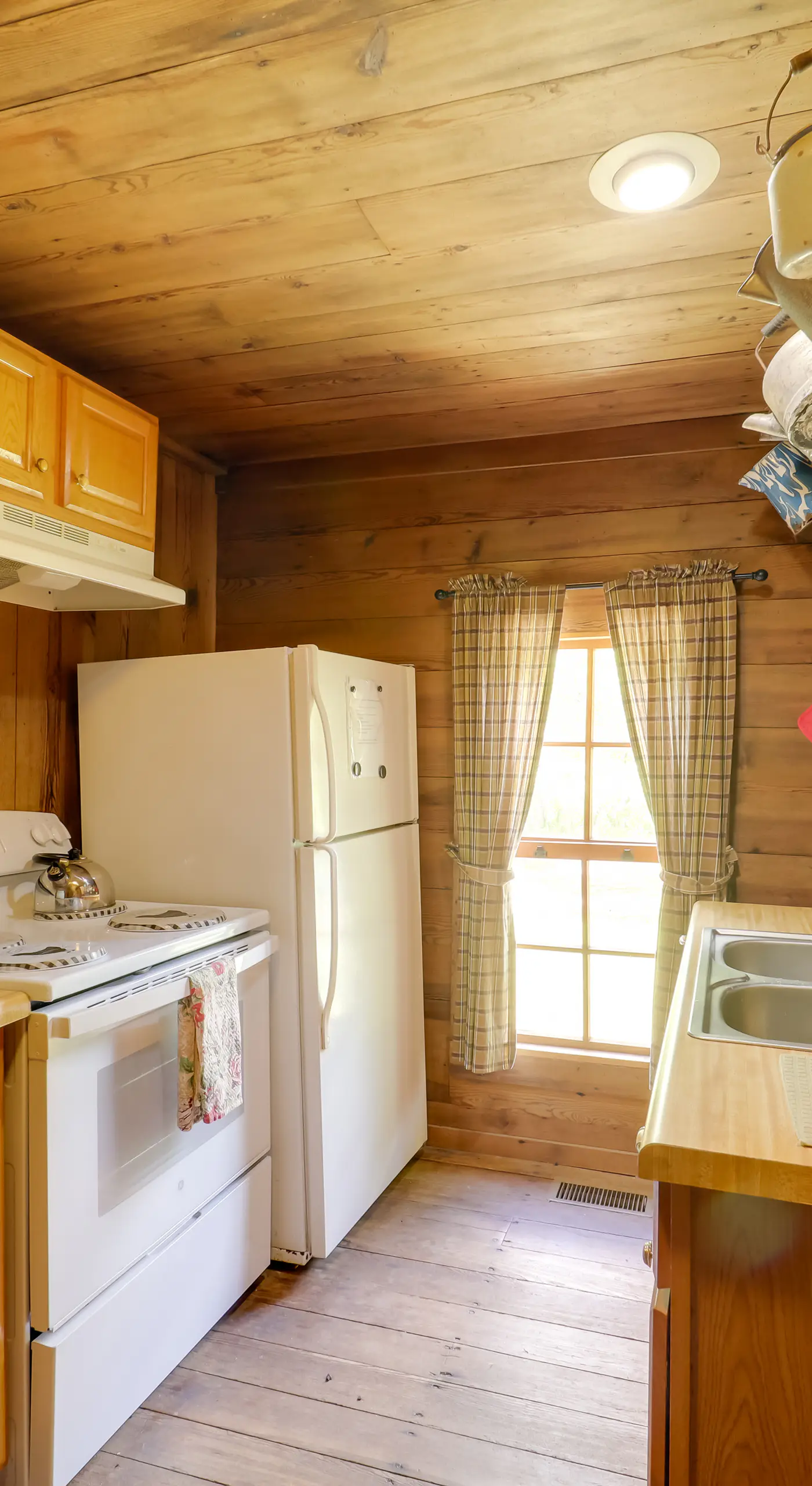 Hot Tub Haven! Blue Ridge Mountain Gem on 92 Acres
