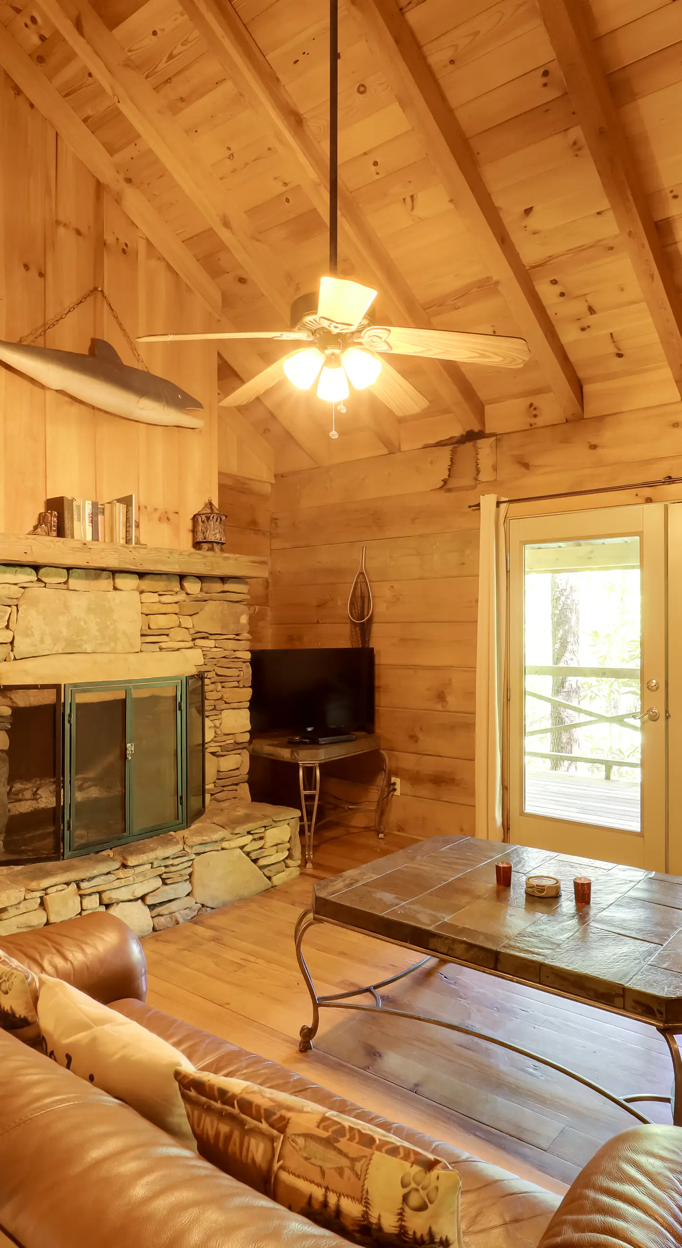 Winter Hiking + Hot Tub Soaks! Marion Mtn Cabin