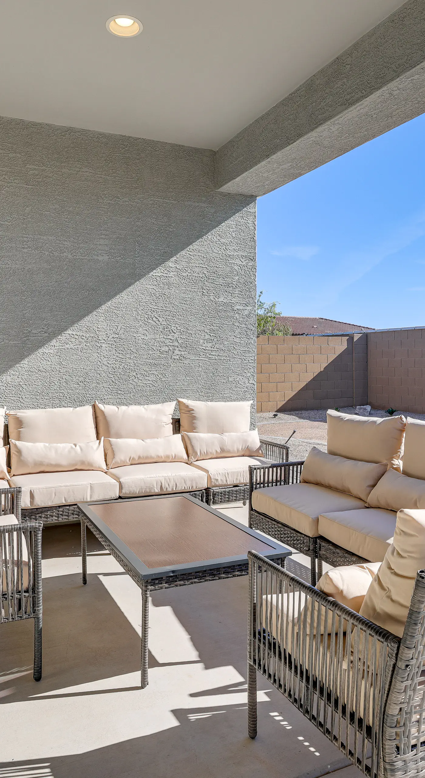 Serene Outdoor Space: Group Getaway in Maricopa!