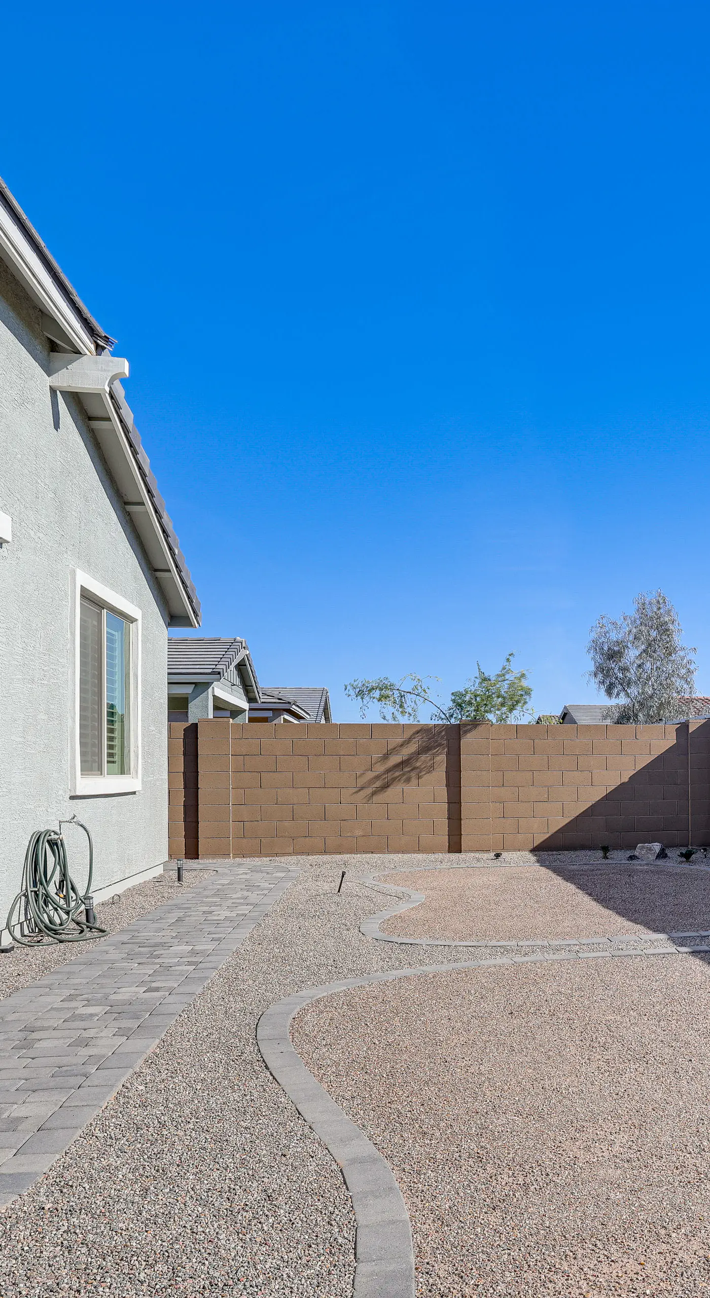 Serene Outdoor Space: Group Getaway in Maricopa!