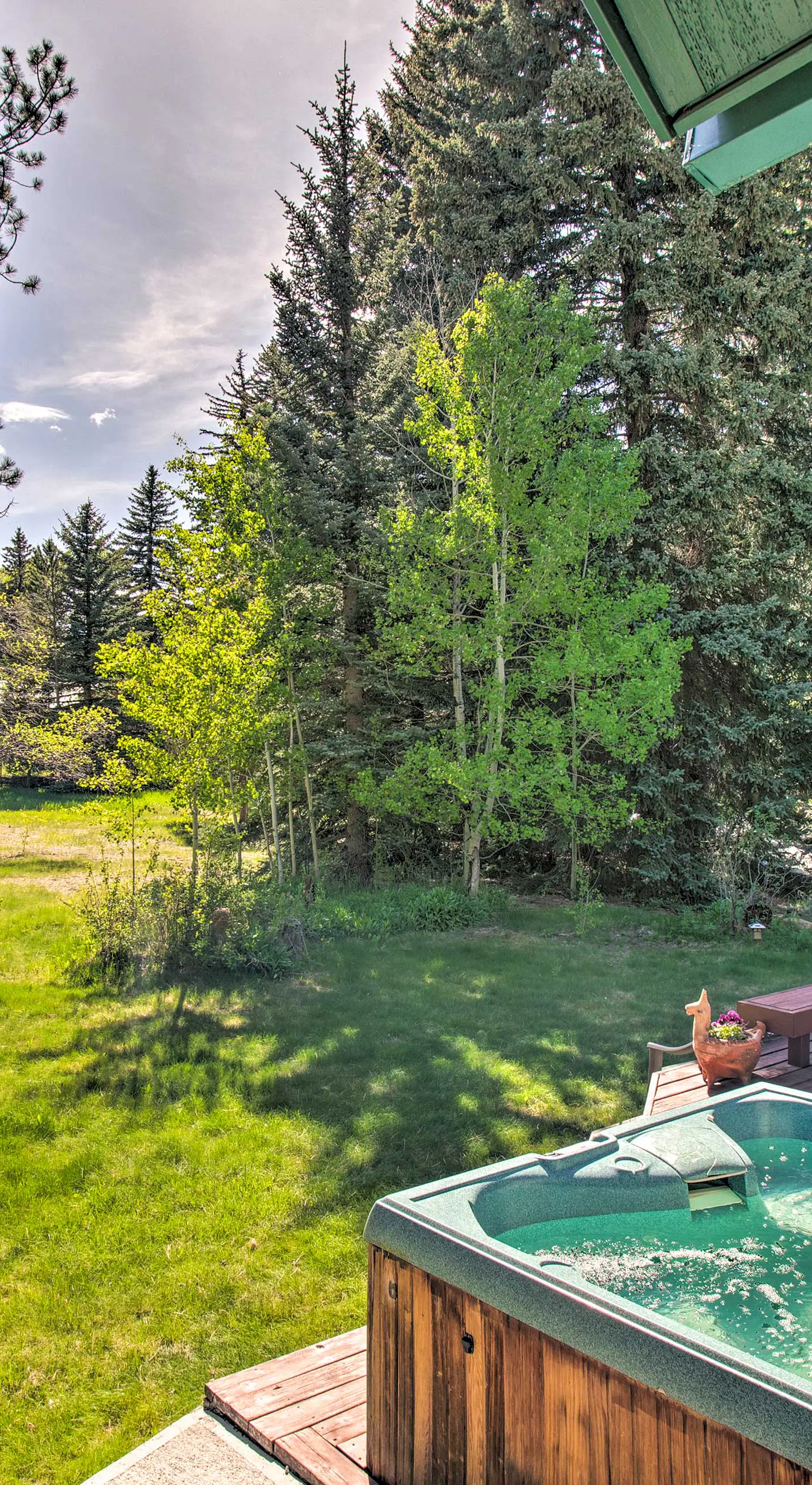 ‘Chicago Creek B & B‘: 1 Mi to Mt Blue Sky!