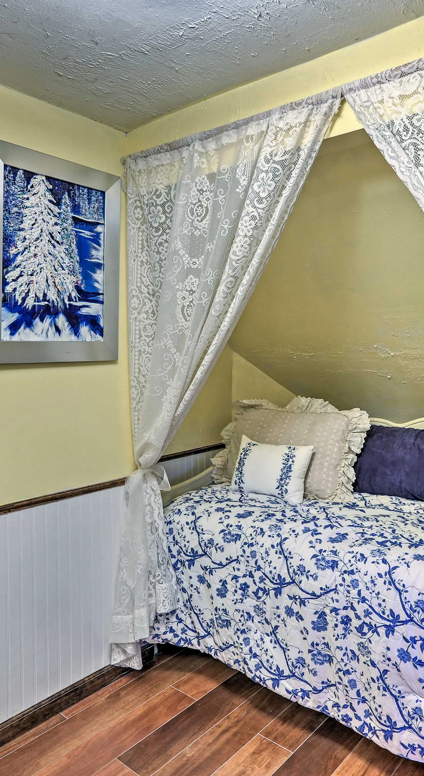 ‘Chicago Creek B & B‘: 1 Mi to Mt Blue Sky!