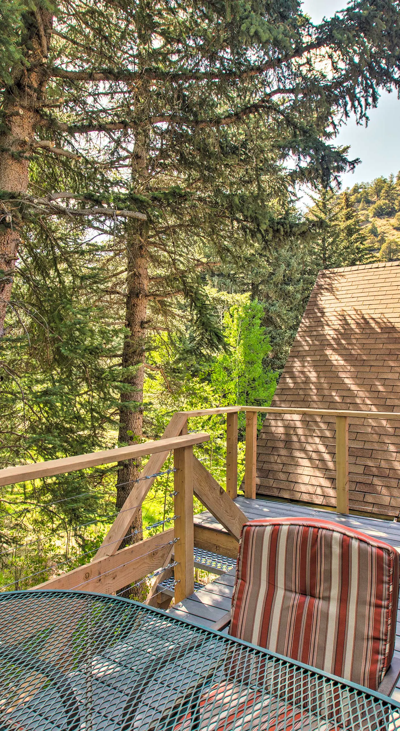 ‘Chicago Creek B & B‘: 1 Mi to Mt Blue Sky!