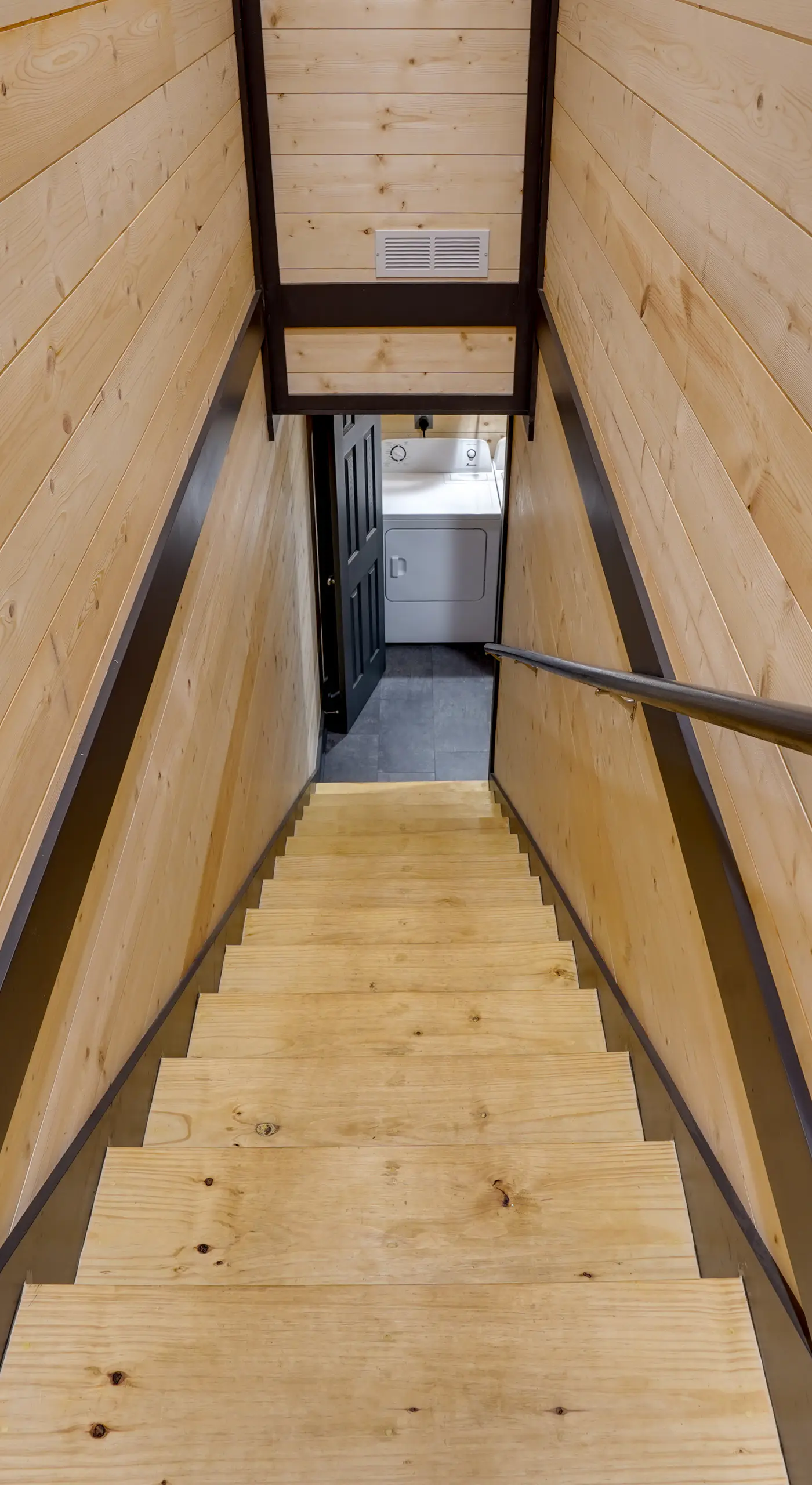 Steps to Lake! Pet-Friendly Murray Retreat w/ Deck