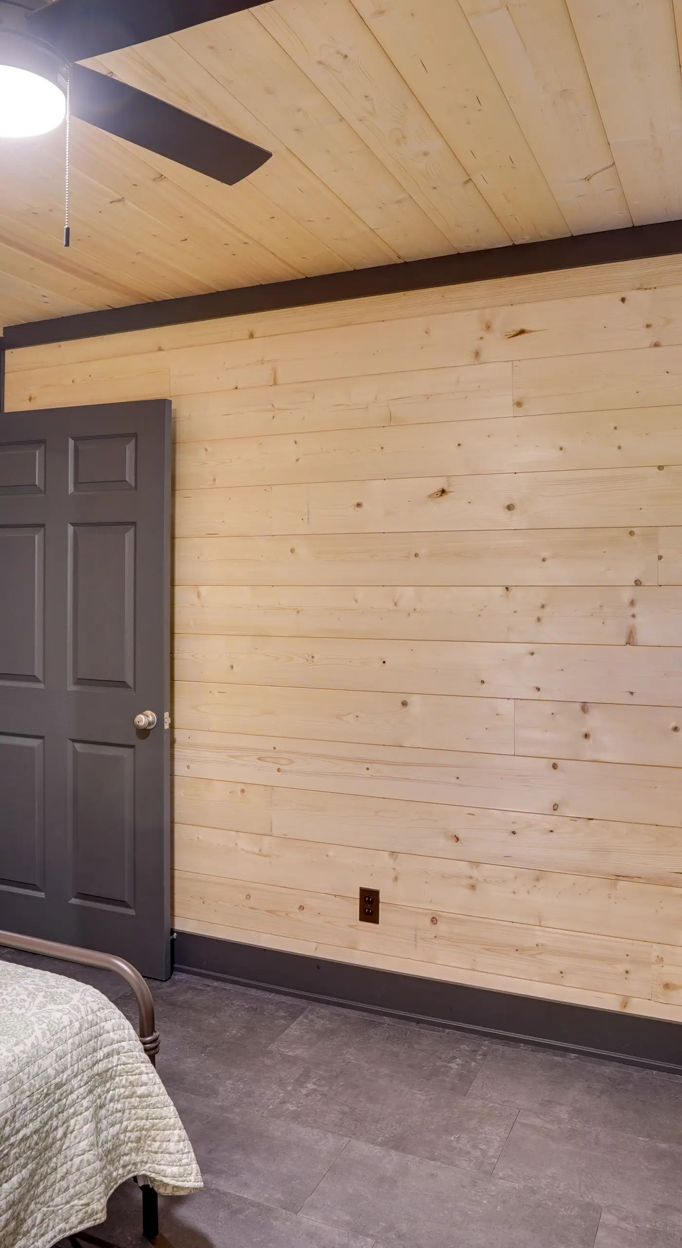 Steps to Lake! Pet-Friendly Murray Retreat w/ Deck