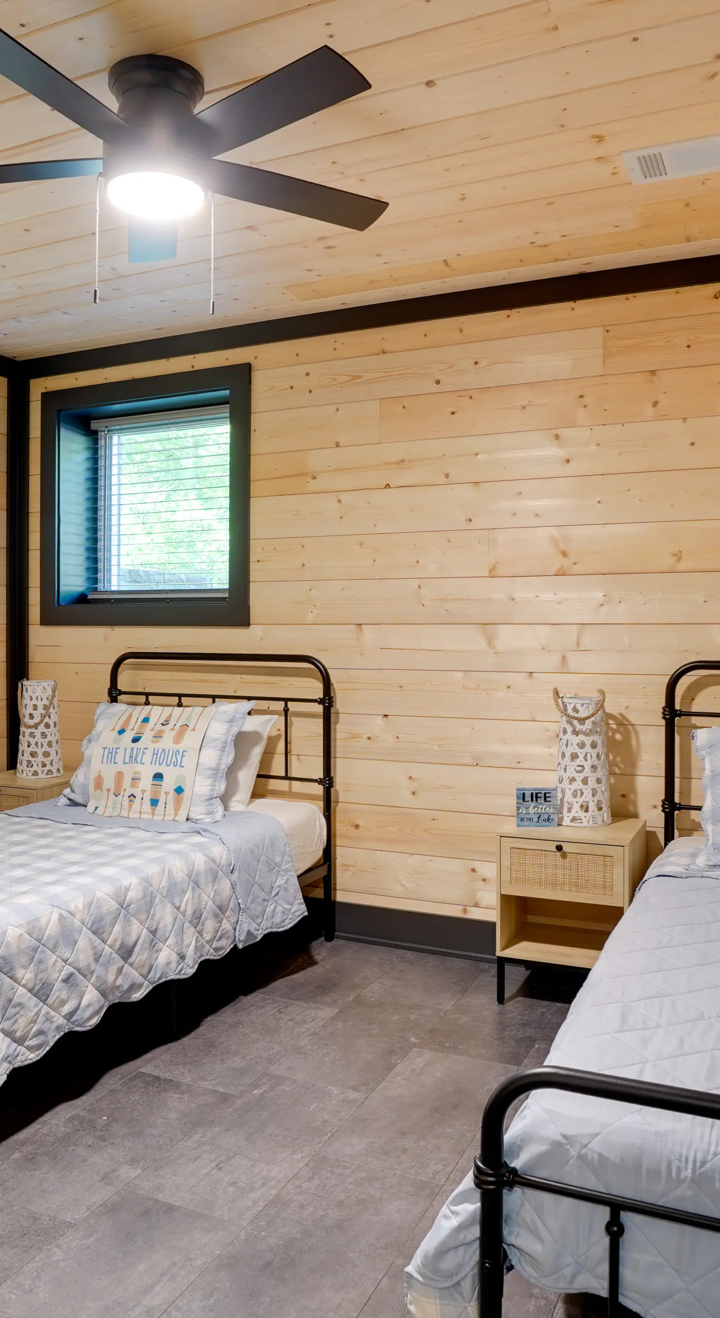 Steps to Lake! Pet-Friendly Murray Retreat w/ Deck